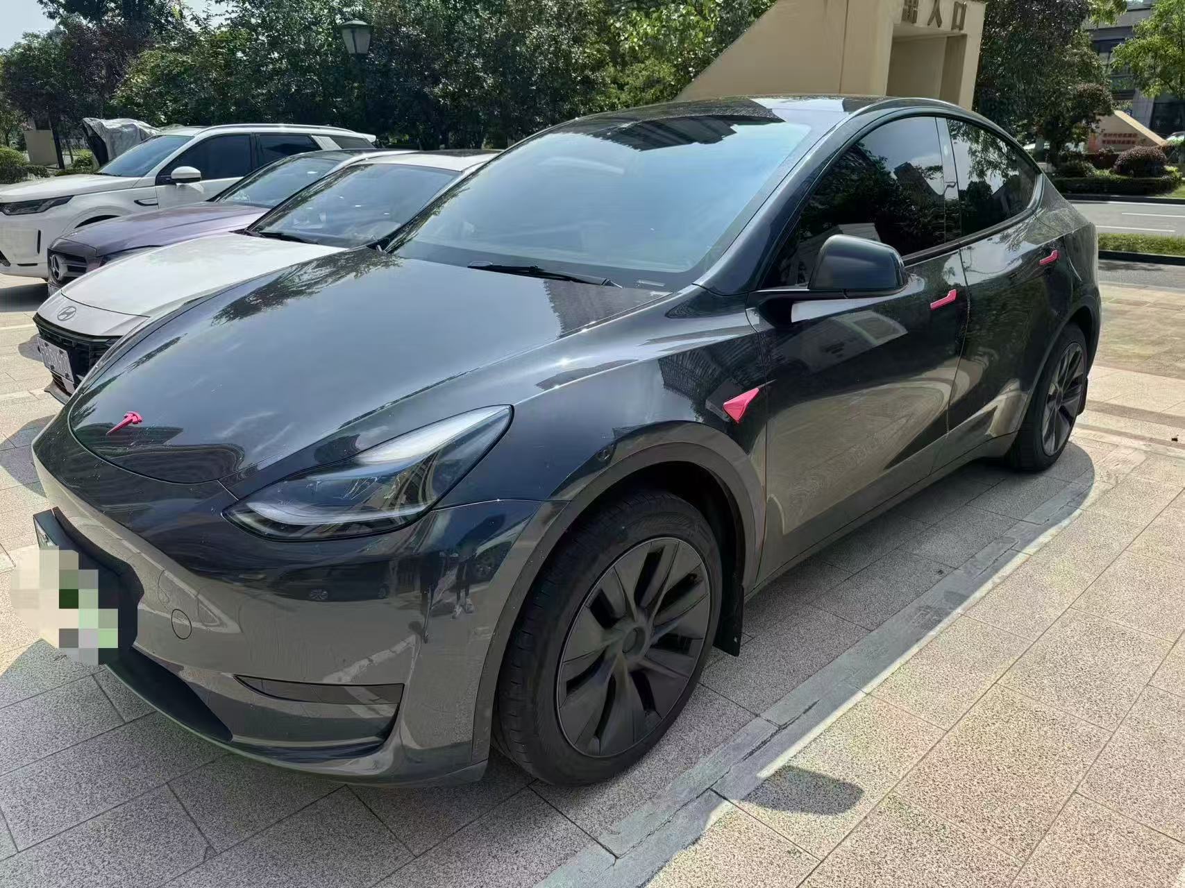 Tesla Model Y 2024 car image #2