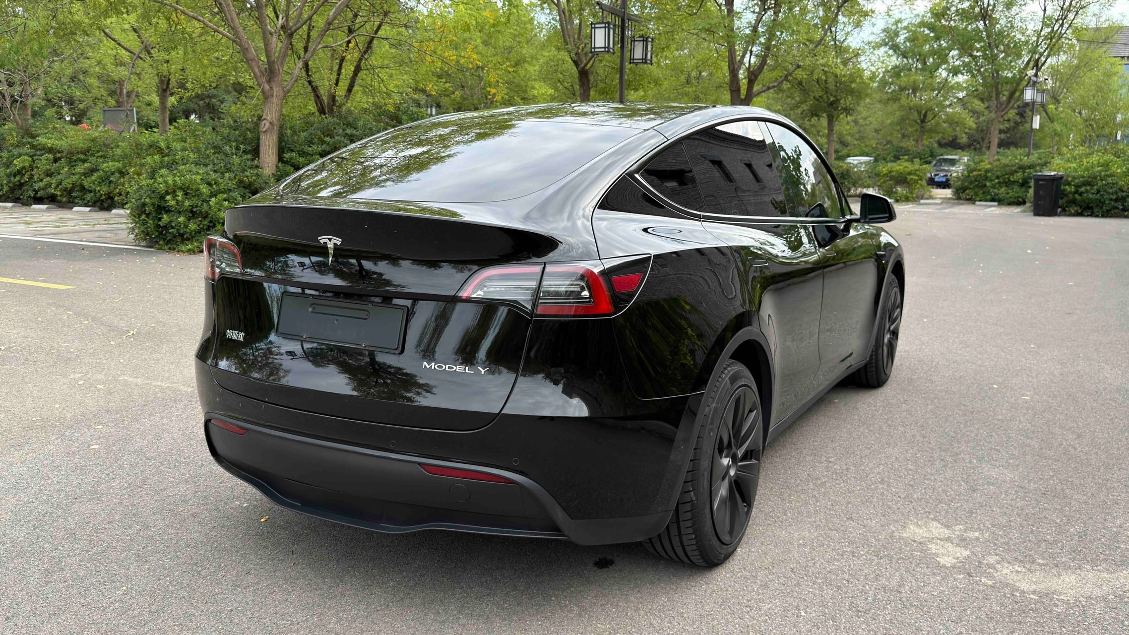 Tesla Model Y 2023 car image #8