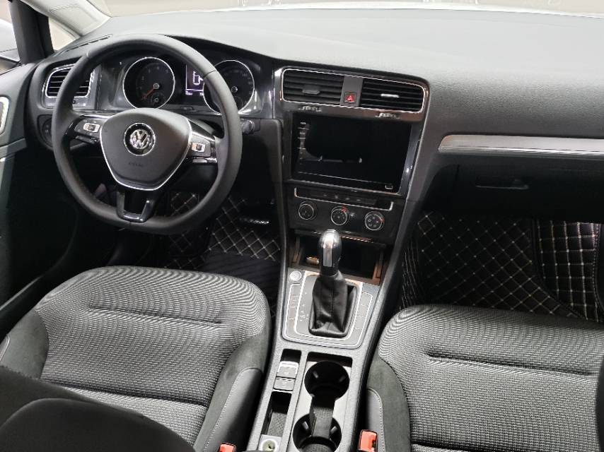 Volkswagen Golf 2020 car image #5