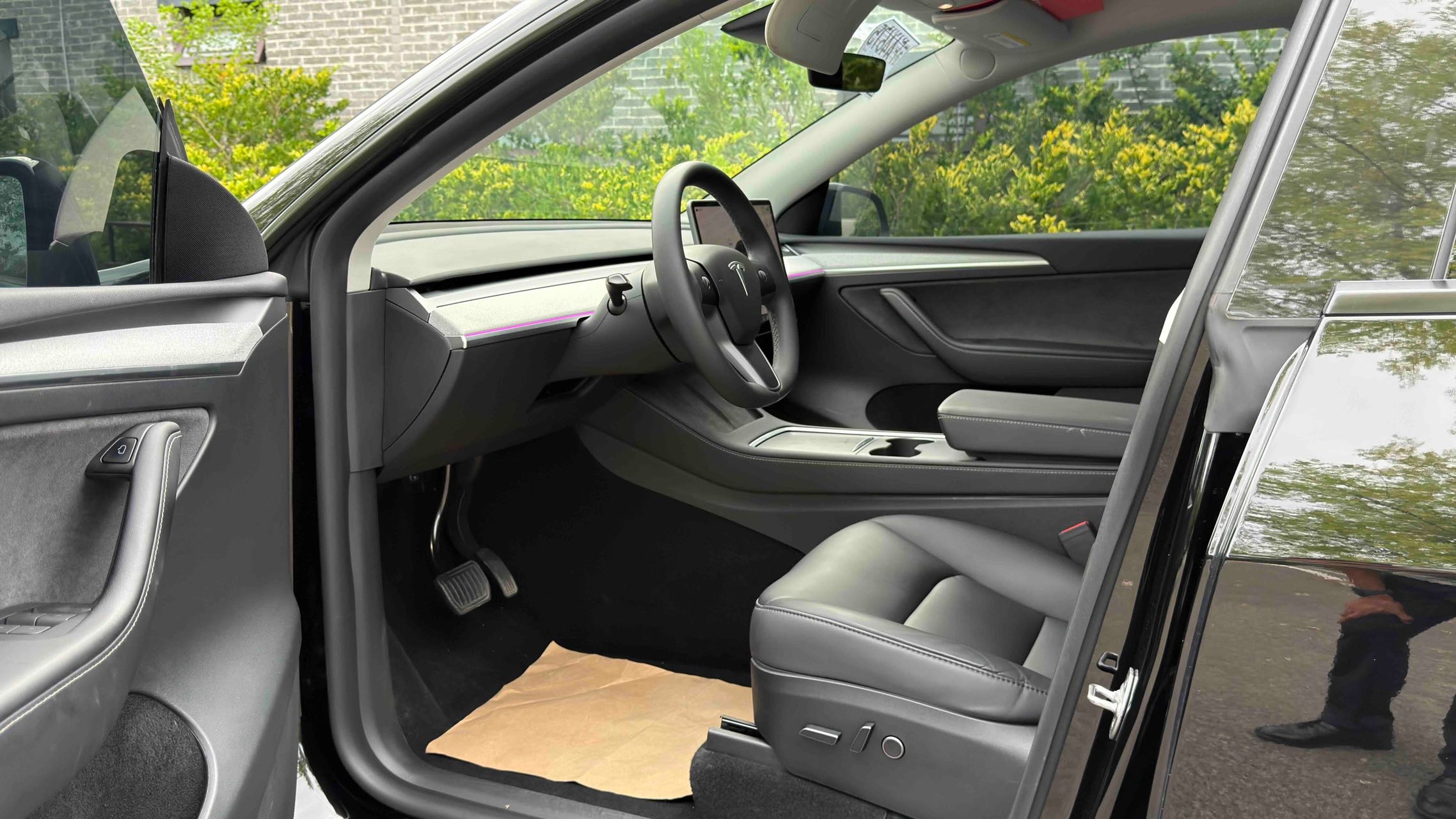 Tesla Model Y 2023 car image #10