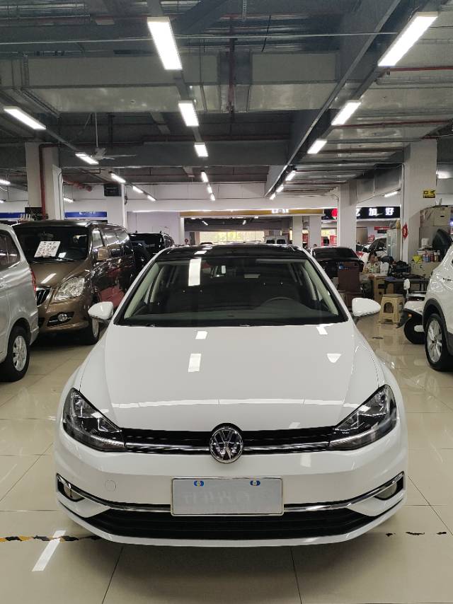 Volkswagen Golf 2020 car image #3