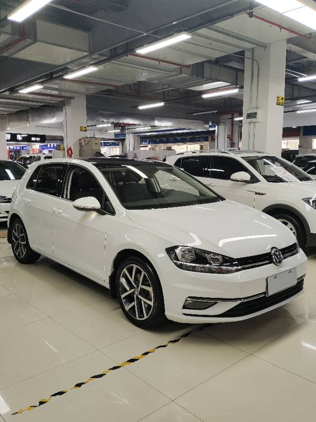 Volkswagen Golf 2020 car image #4