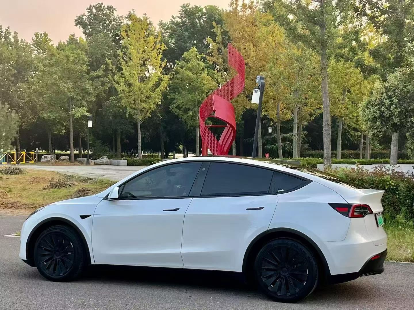 Tesla Model Y 2021 car image #8