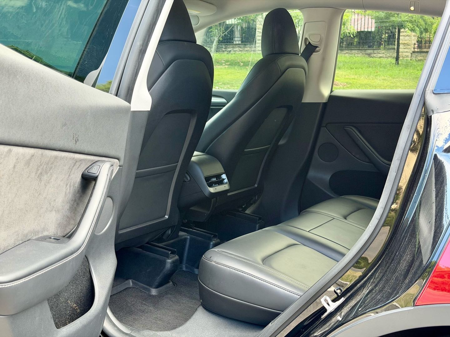 Tesla Model Y 2023 car image #8