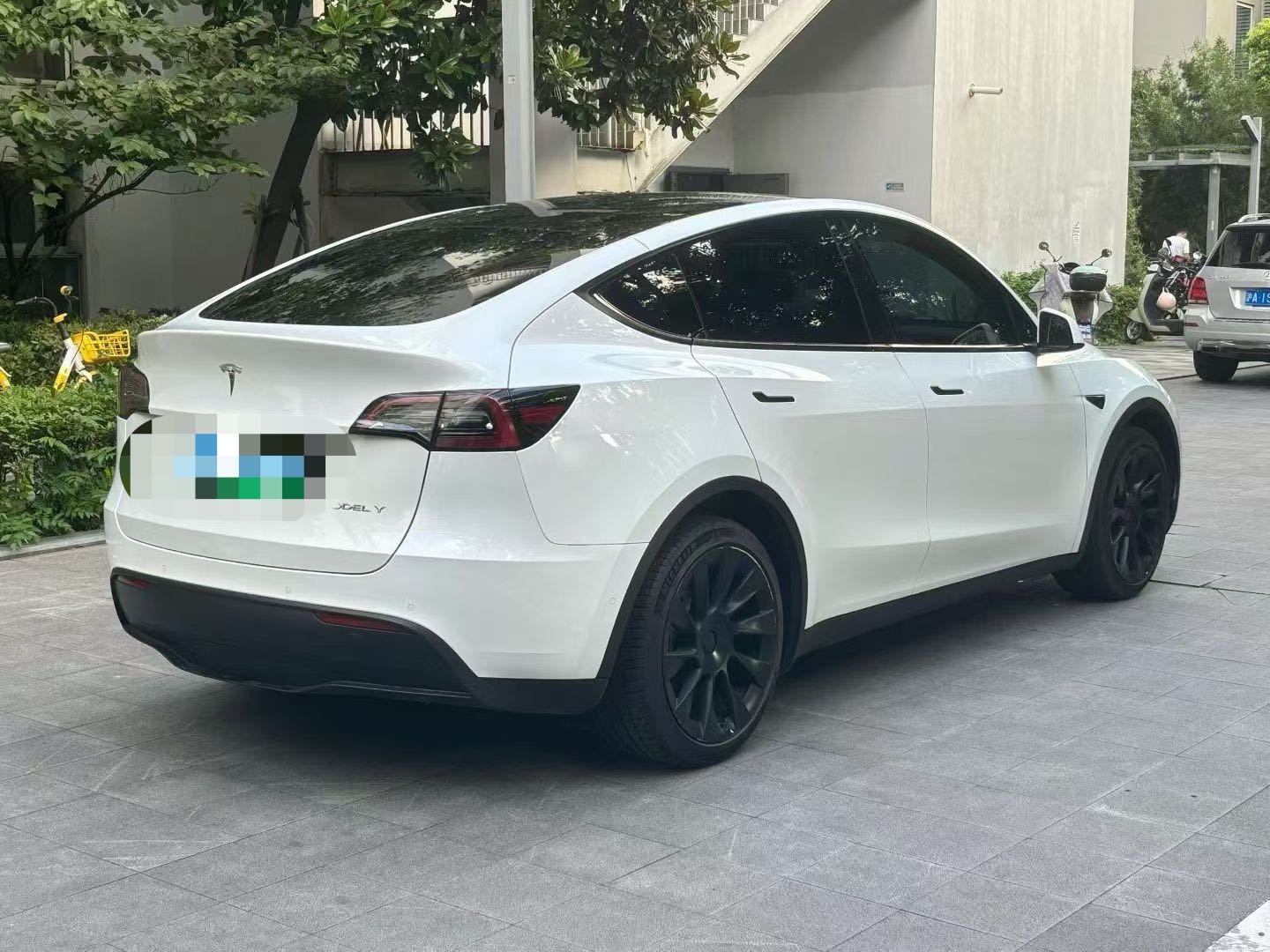Tesla Model Y 2023 #6 Tesla Model Y 2023 car image #6