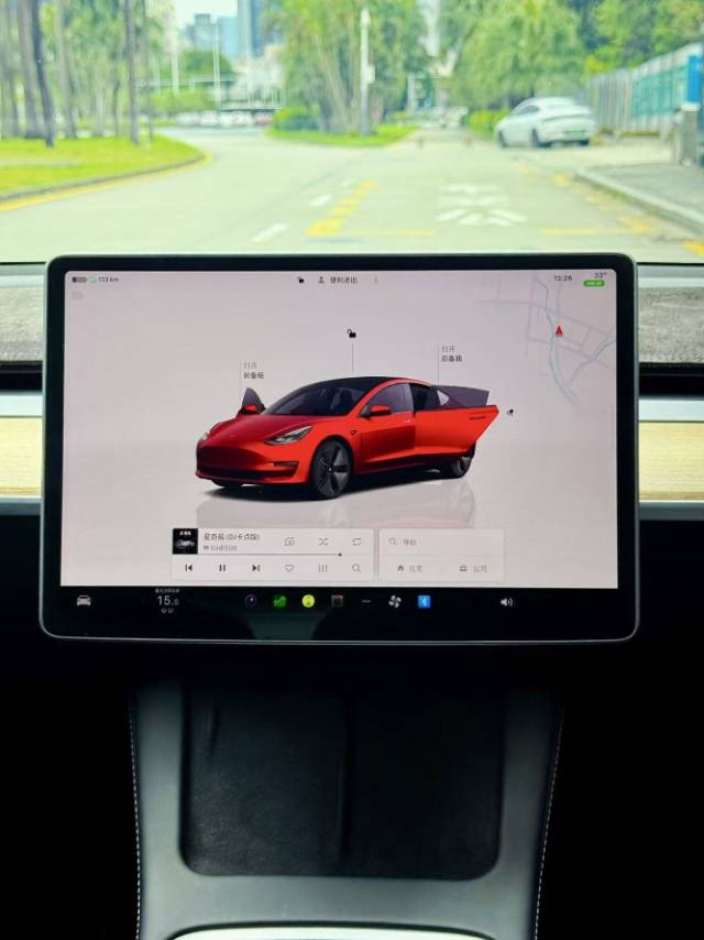 Tesla Model 3 2023 car image #9