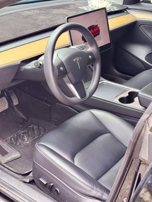 Tesla Model 3 2023 car image #4