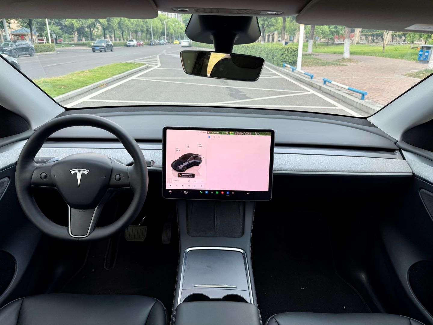 Tesla Model Y 2024 car image #12