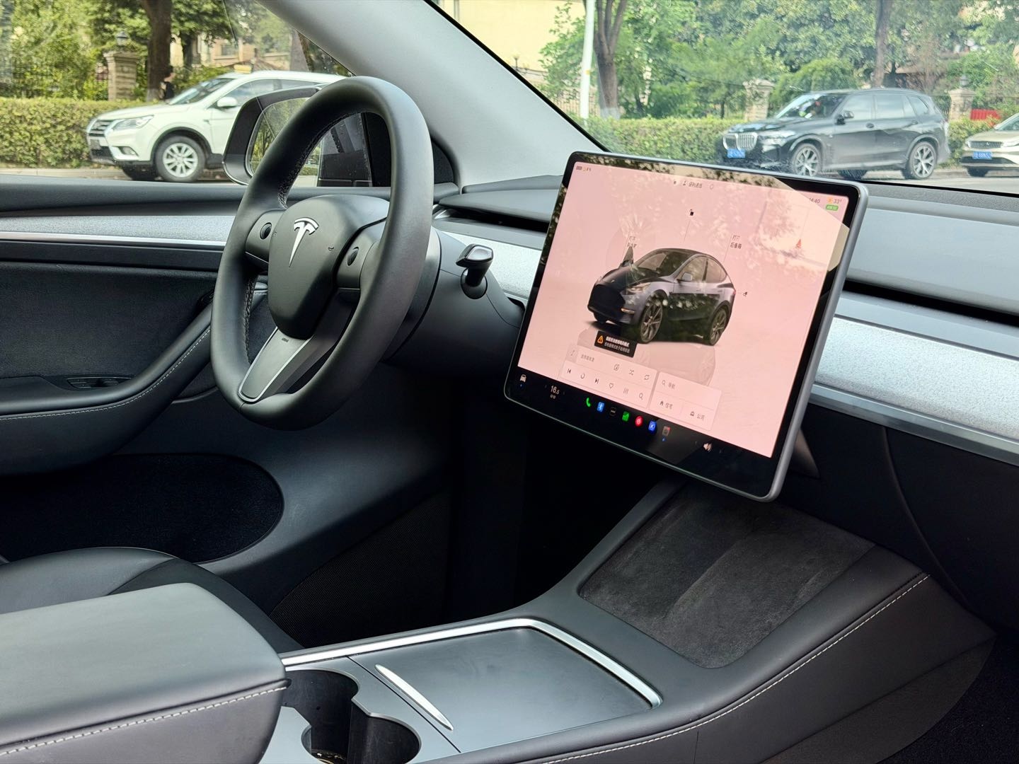 Tesla Model Y 2024 car image #11