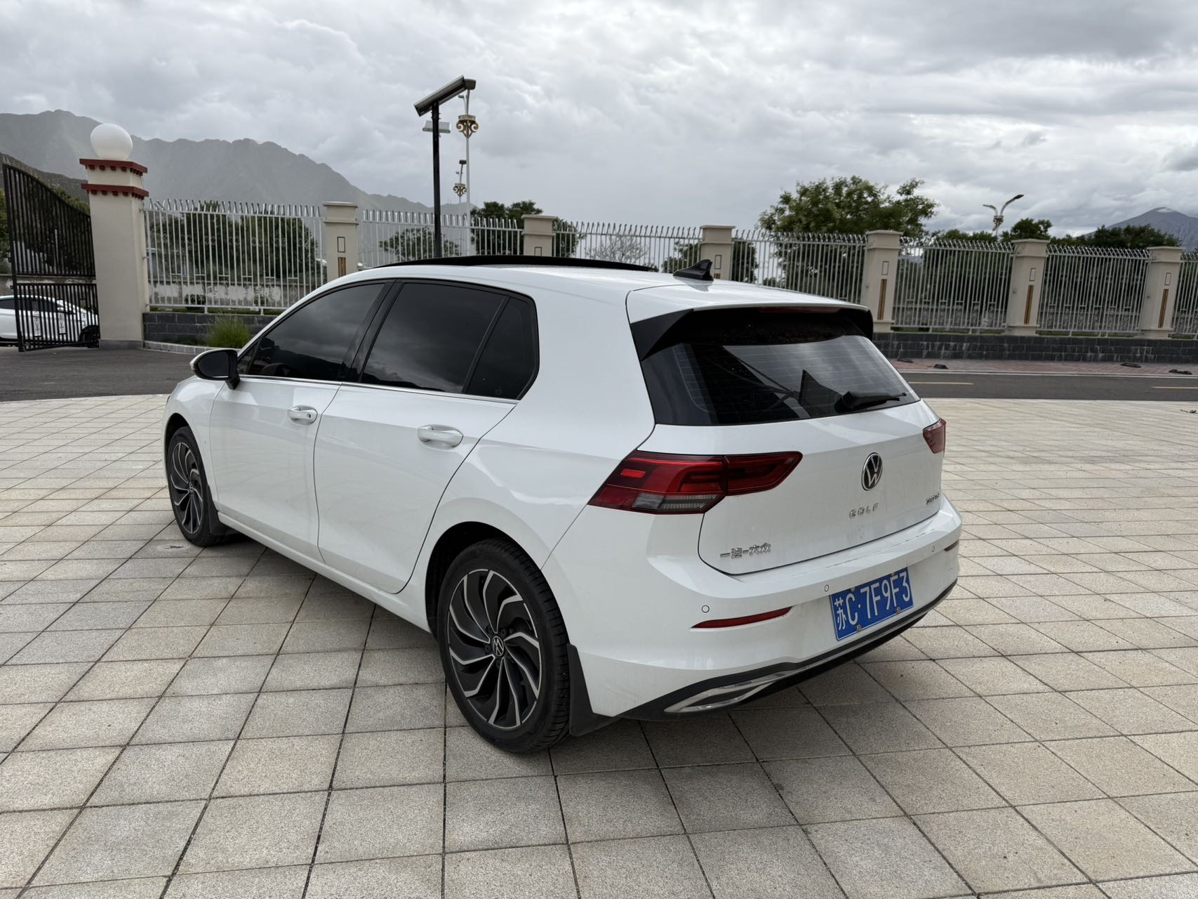 Volkswagen Golf 2022 car image #9