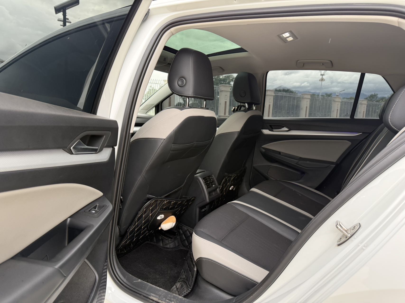 Volkswagen Golf 2022 car image #8