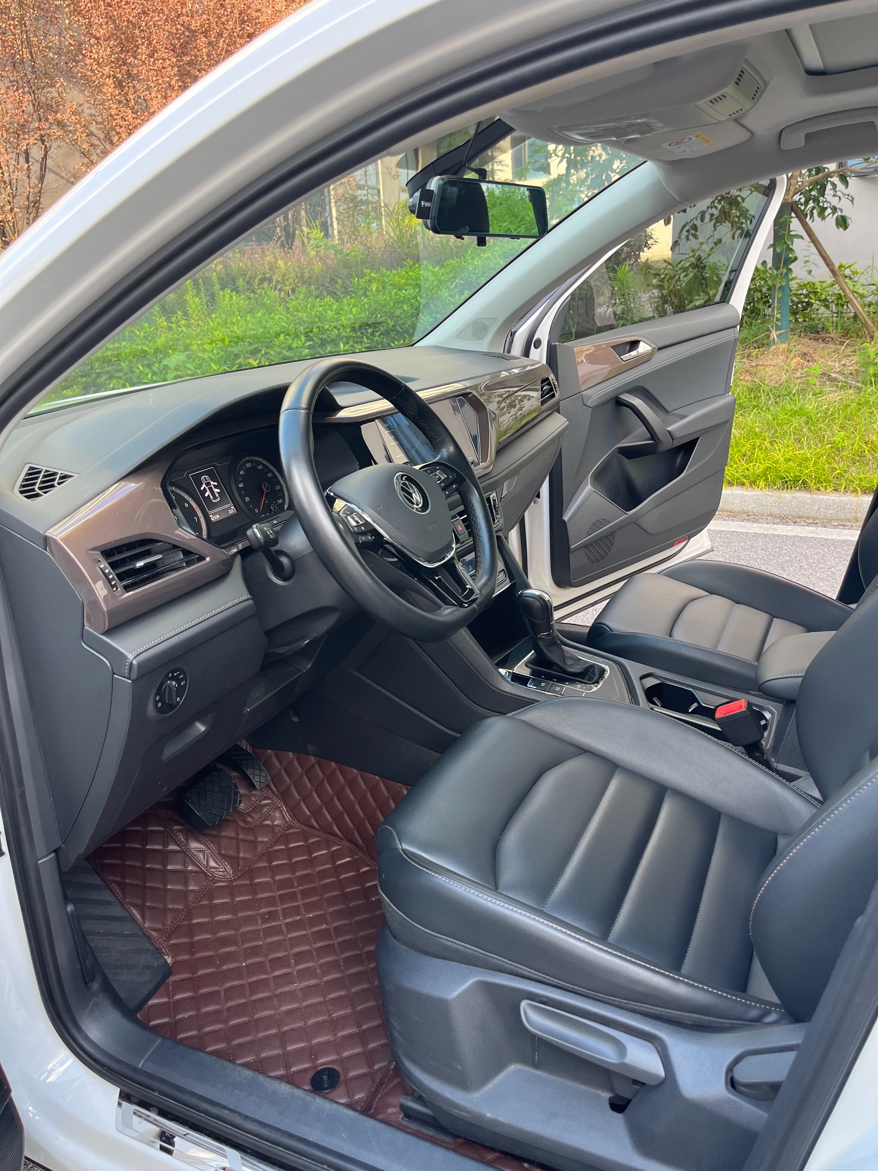 Volkswagen Tharu 2021 car image #9