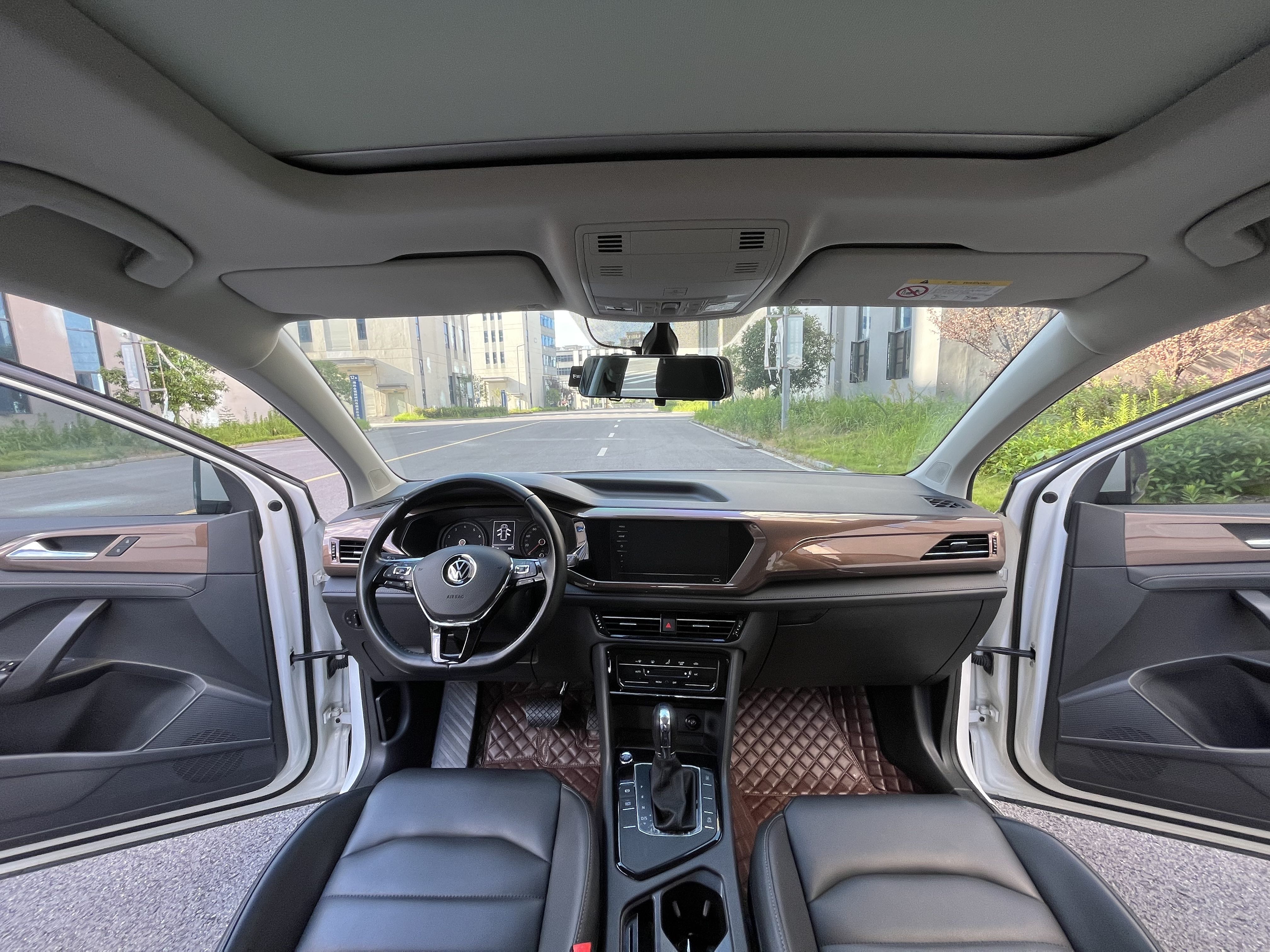 Volkswagen Tharu 2021 car image #11