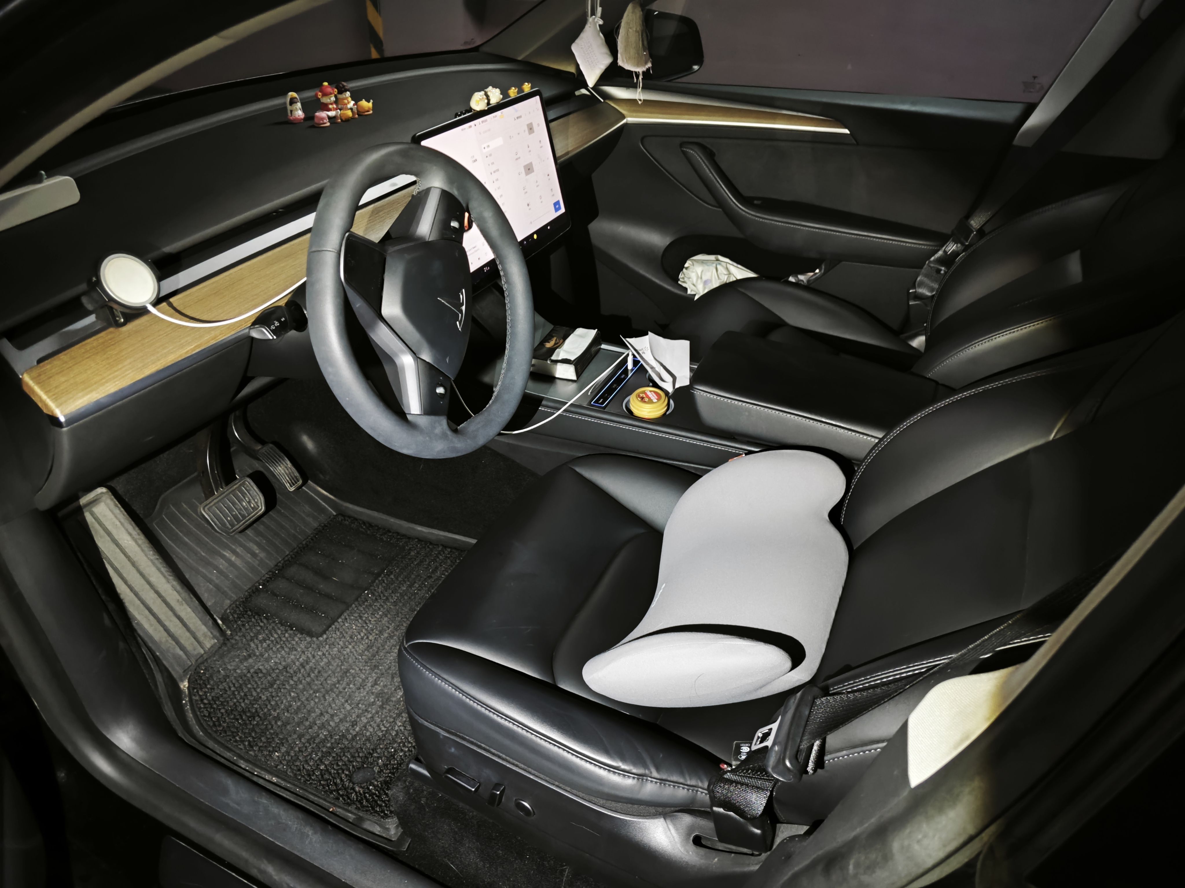 Tesla Model Y 2021 #4 Tesla Model Y 2021 car image #4
