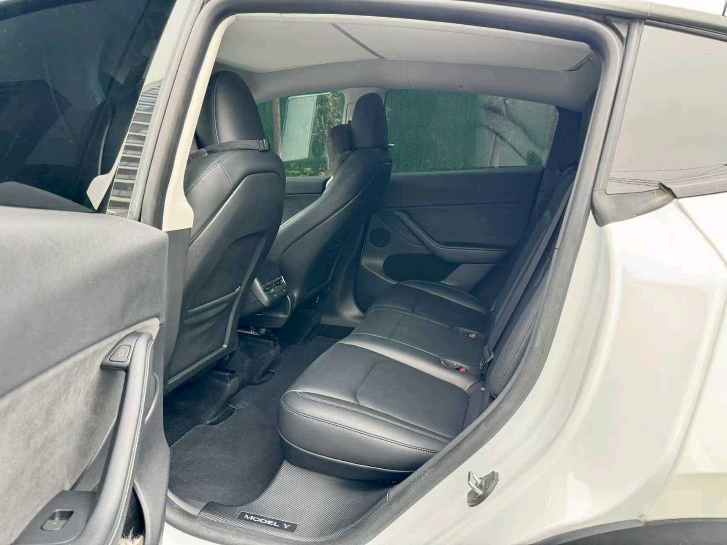 Tesla Model Y 2024 immagine di auto #6