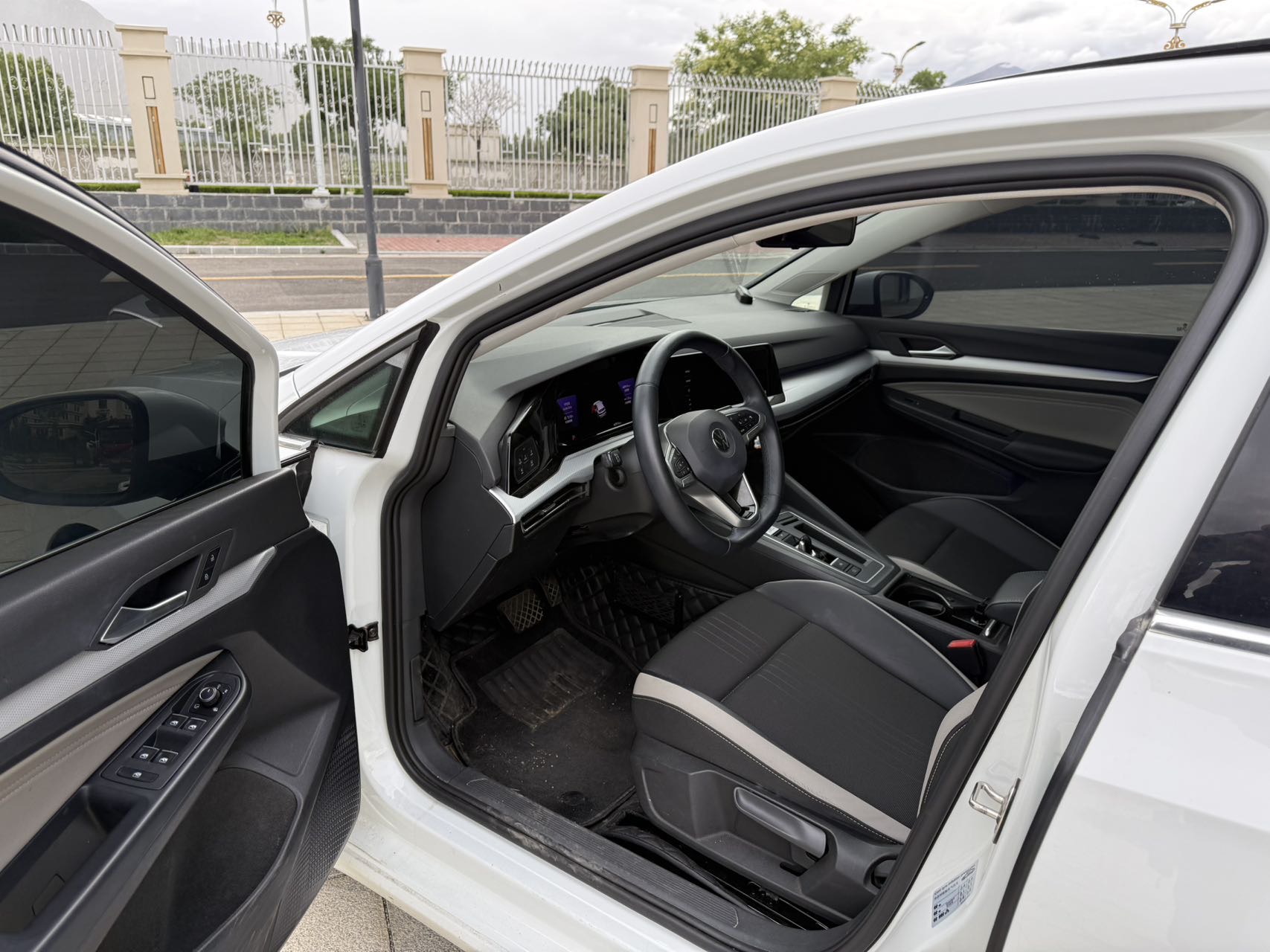 Volkswagen Golf 2022 car image #6