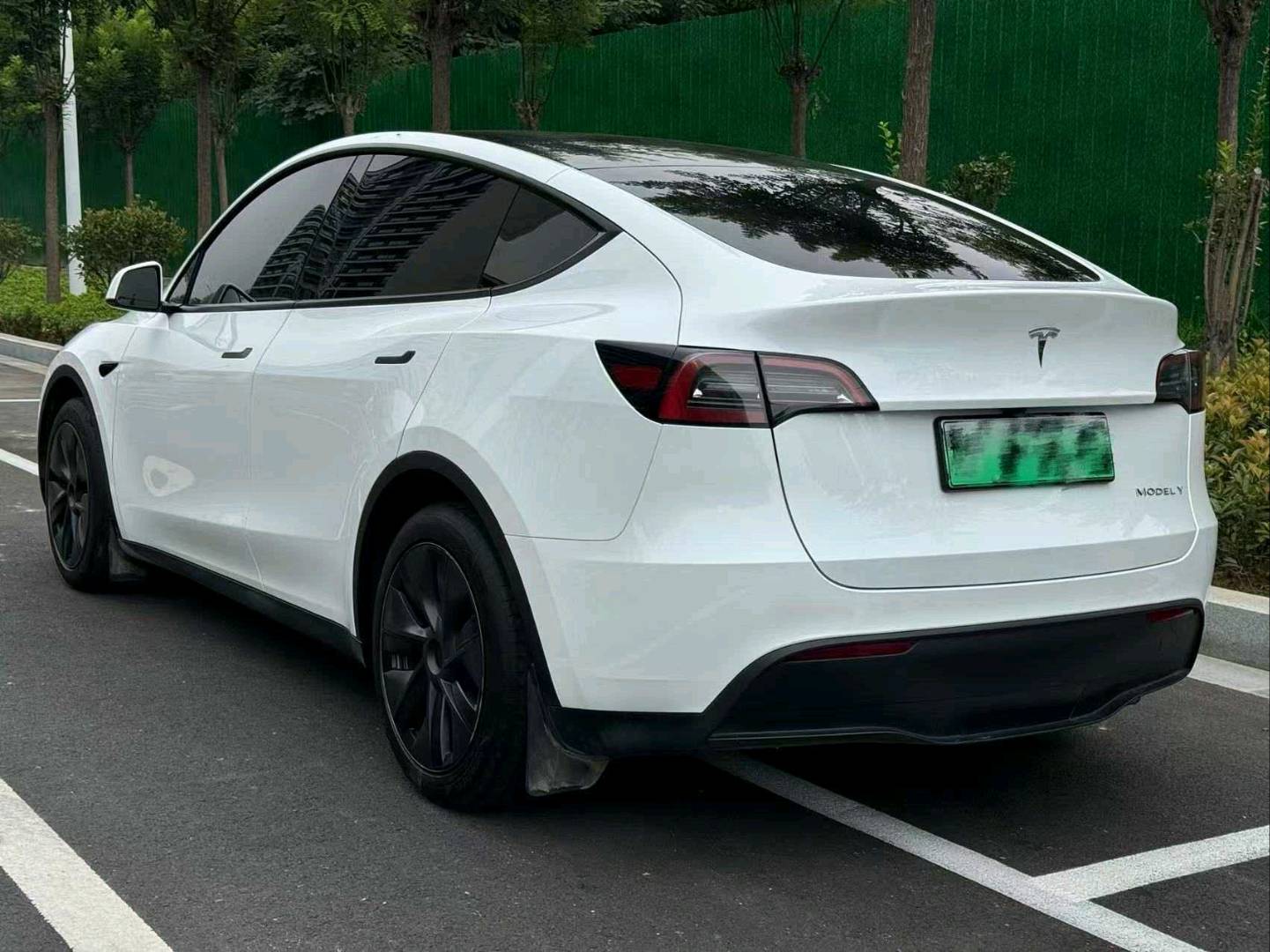 Tesla Model Y 2024 immagine di auto #7