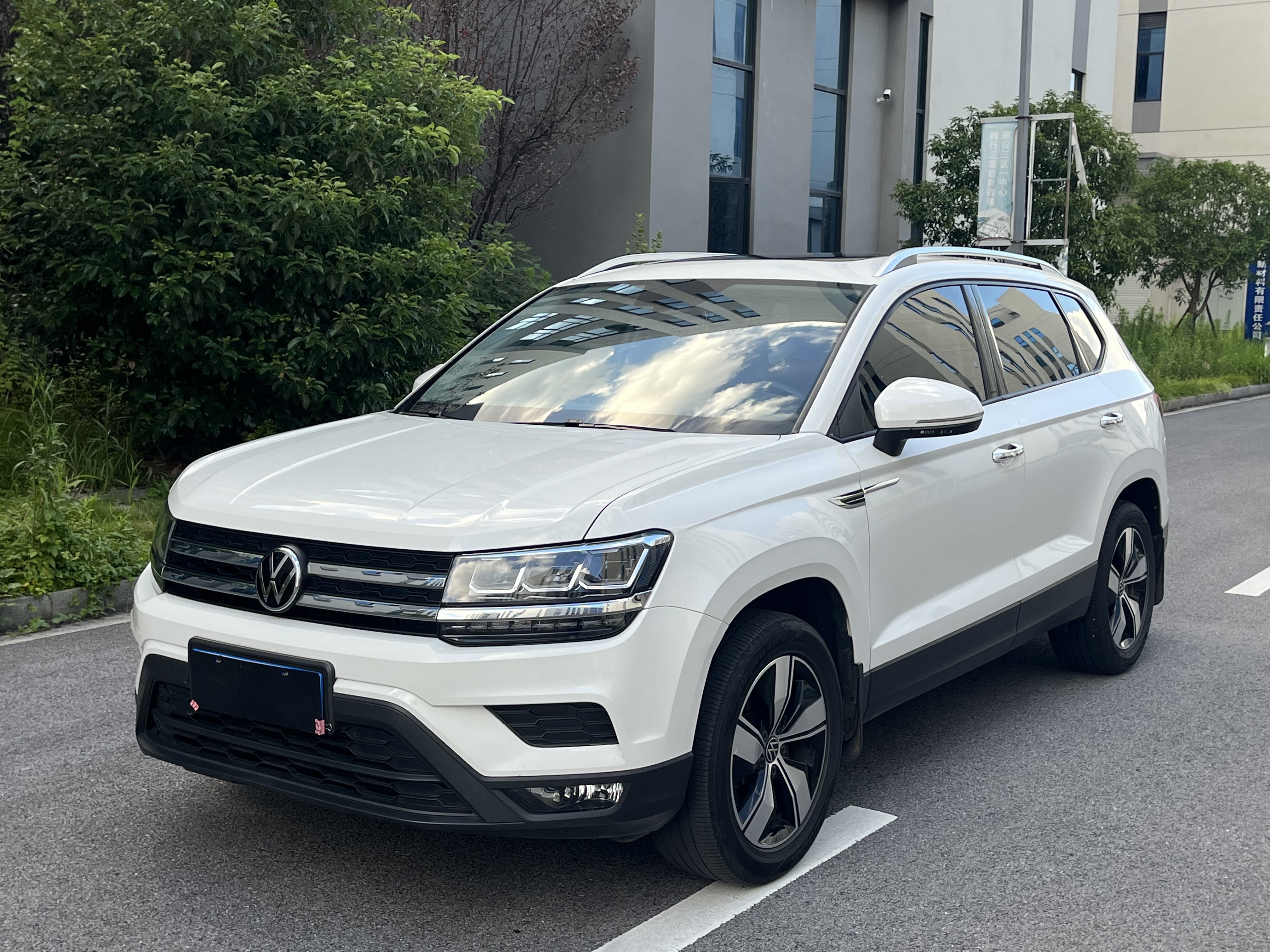 Volkswagen Tharu 2021 car image #2
