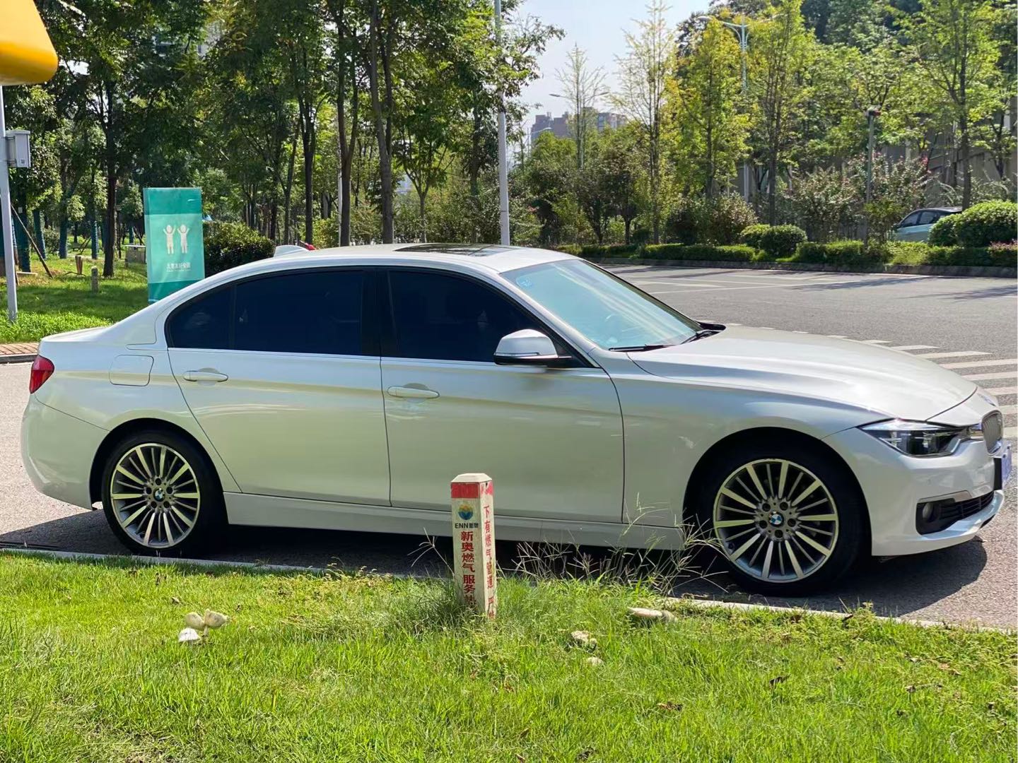 BMW 3 Series 2019 #10 BMW 3 Series 2019 car image #10