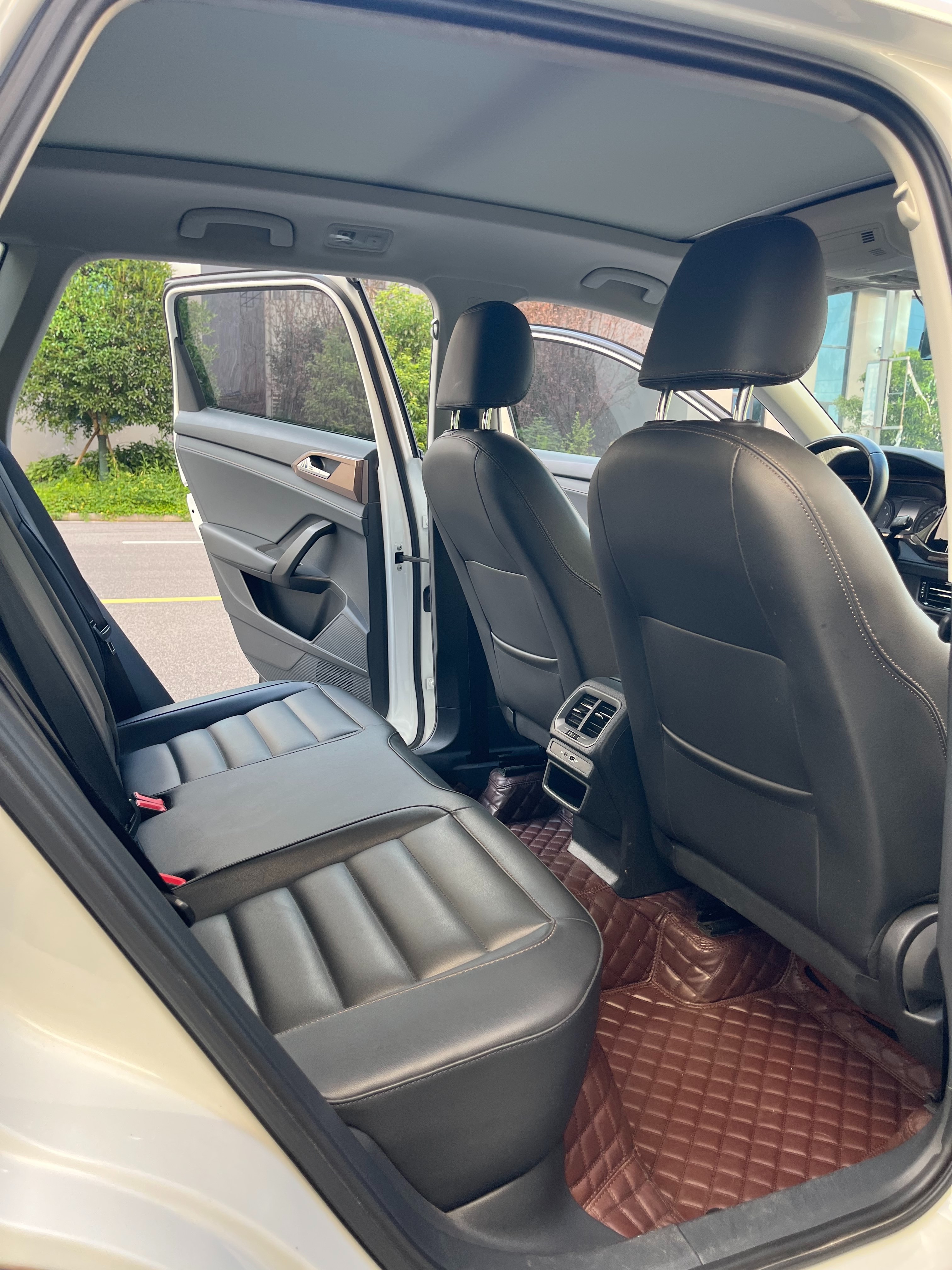 Volkswagen Tharu 2021 car image #13