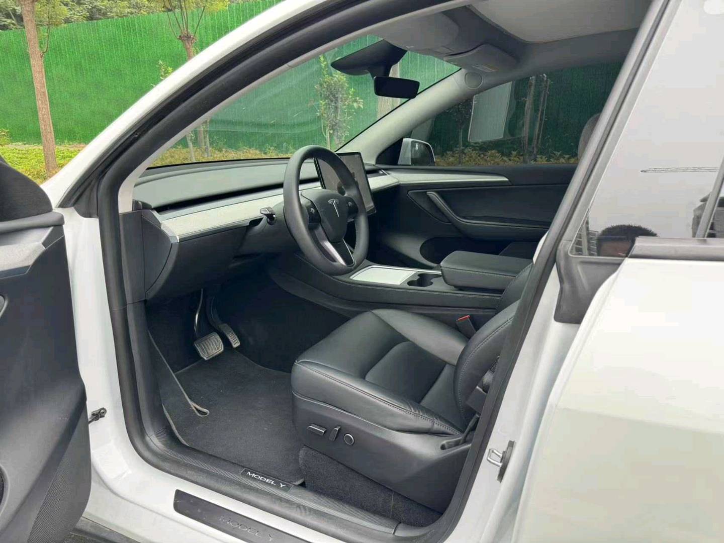 Tesla Model Y 2024 immagine di auto #4