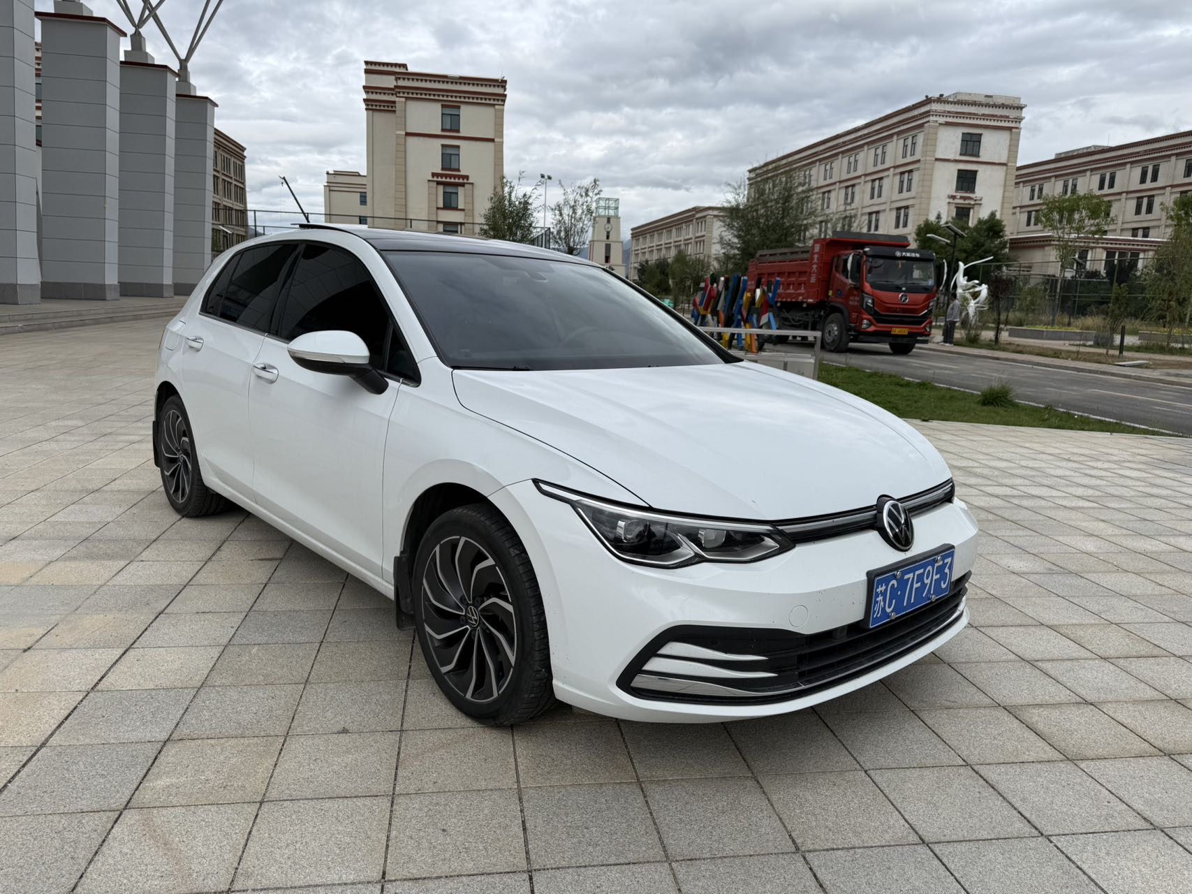 Volkswagen Golf 2022 car image #5