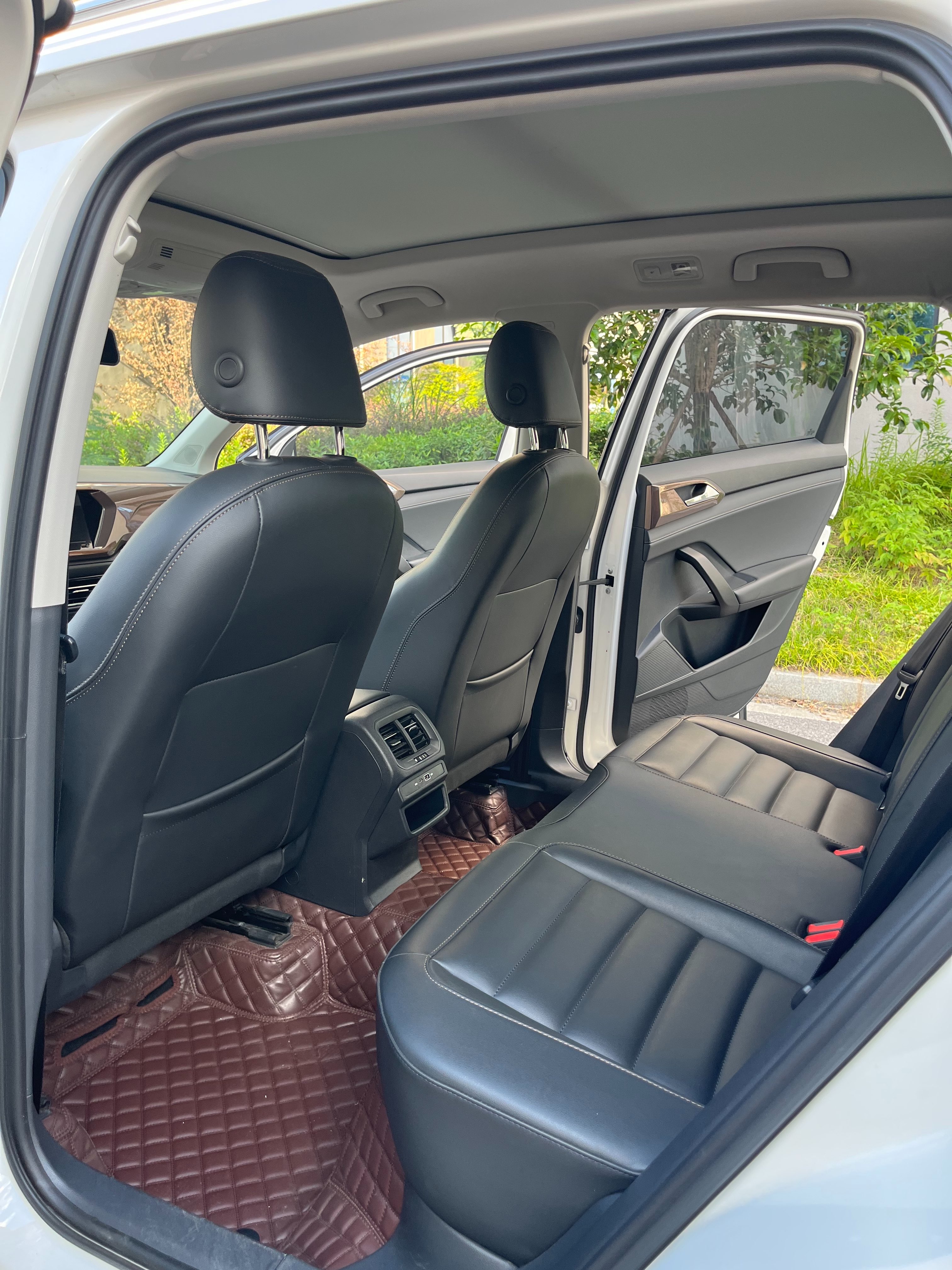 Volkswagen Tharu 2021 car image #10