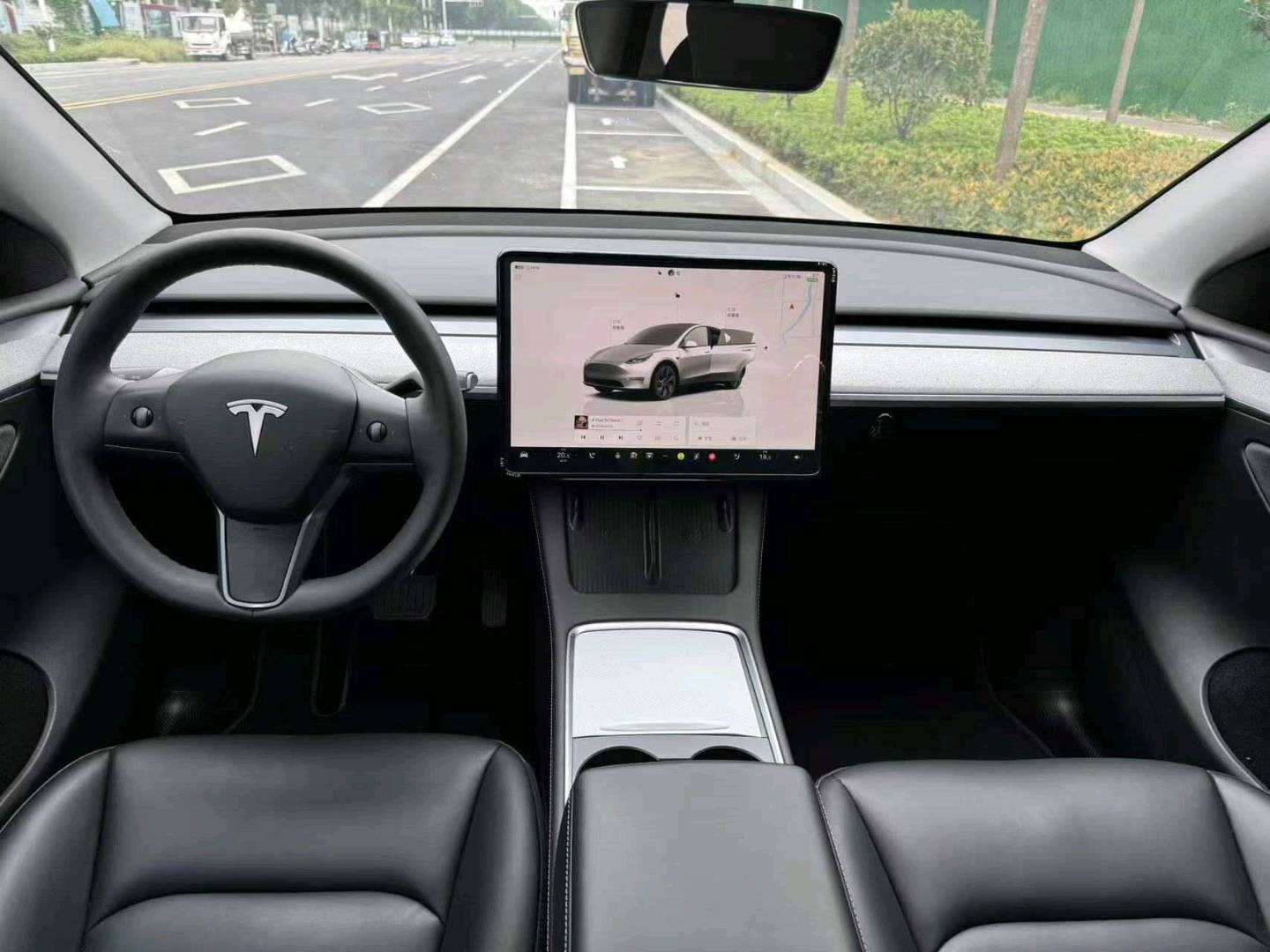 Tesla Model Y 2024 immagine di auto #5