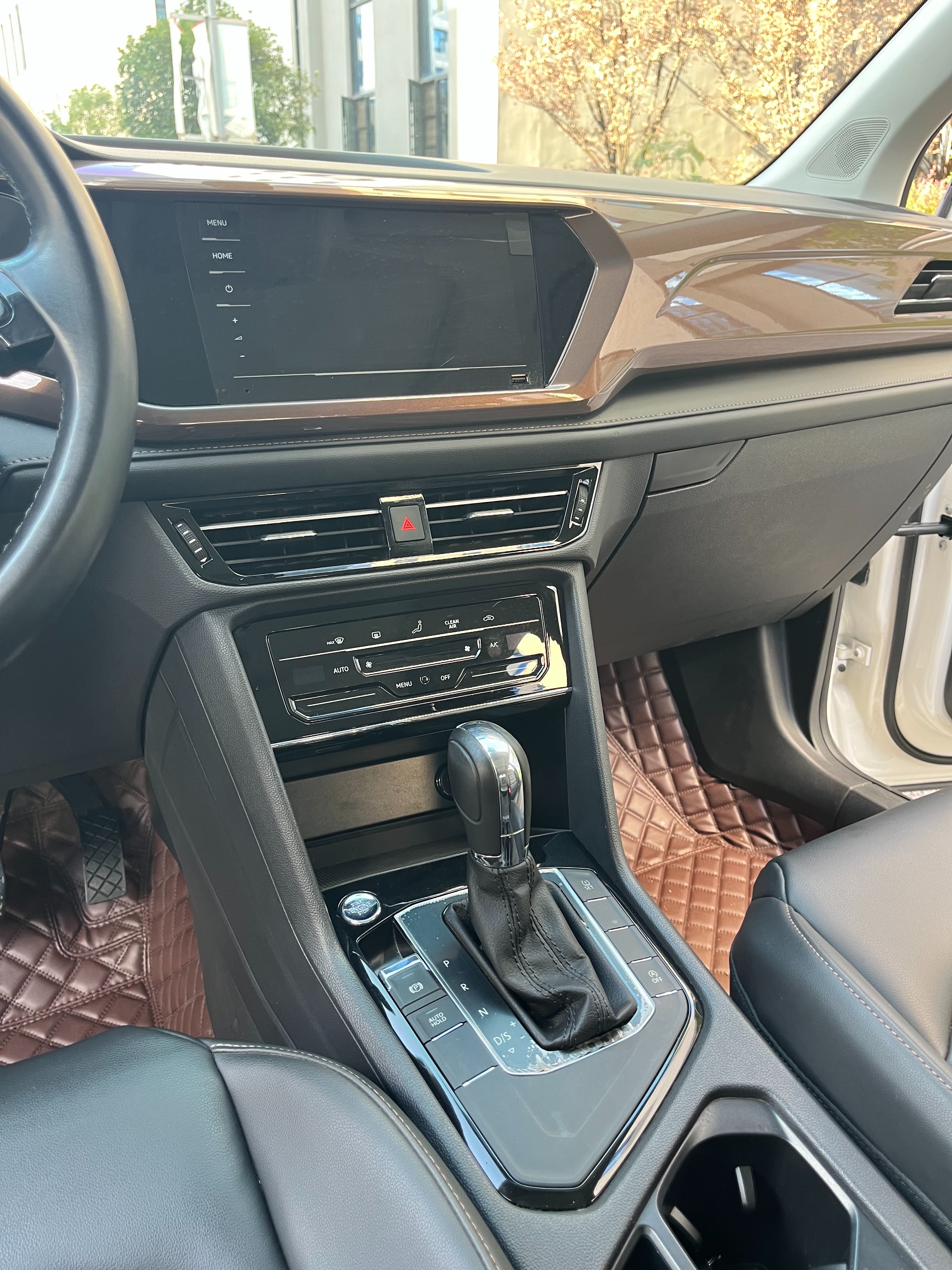 Volkswagen Tharu 2021 car image #14