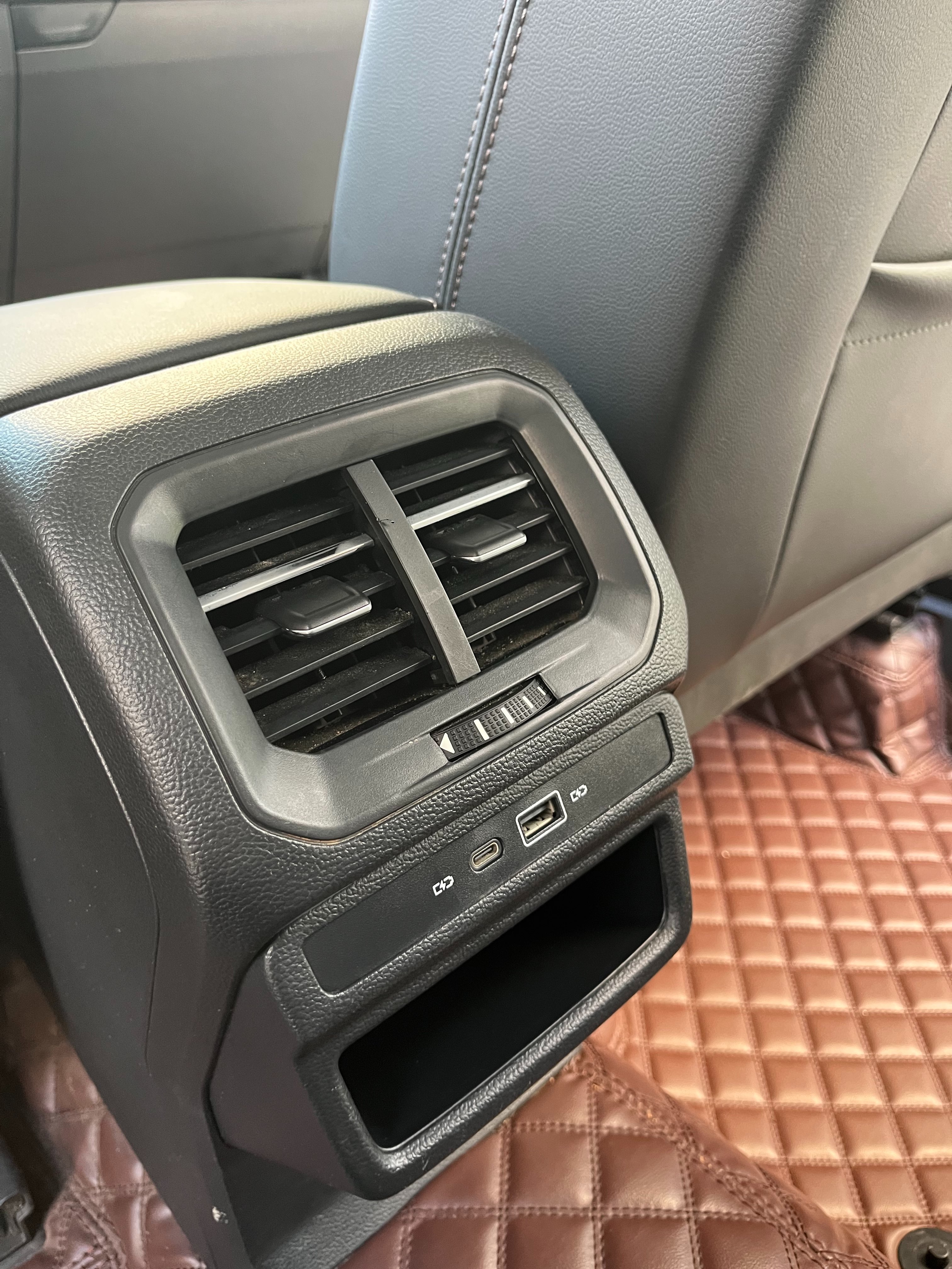 Volkswagen Tharu 2021 car image #17