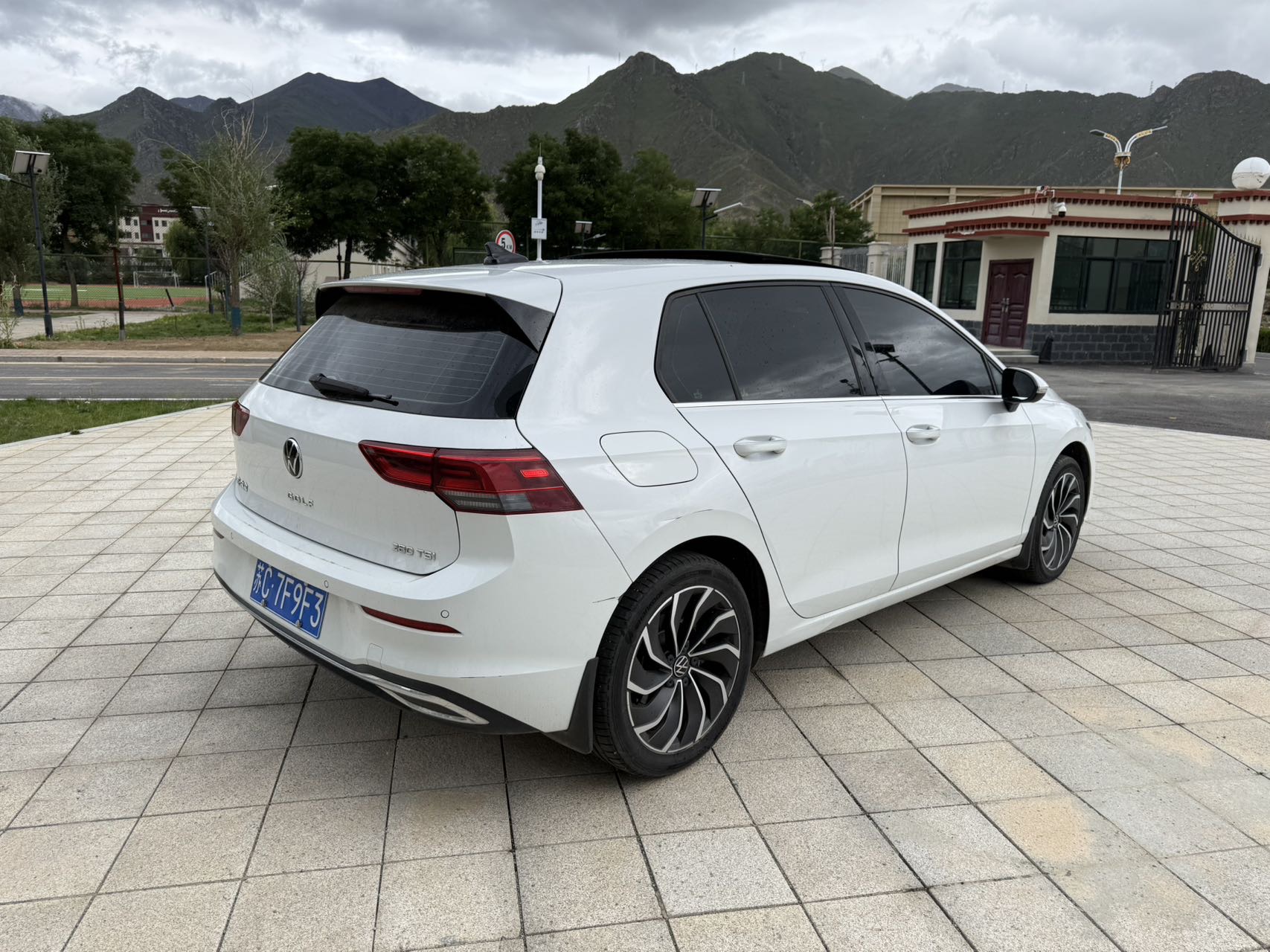 Volkswagen Golf 2022 car image #11