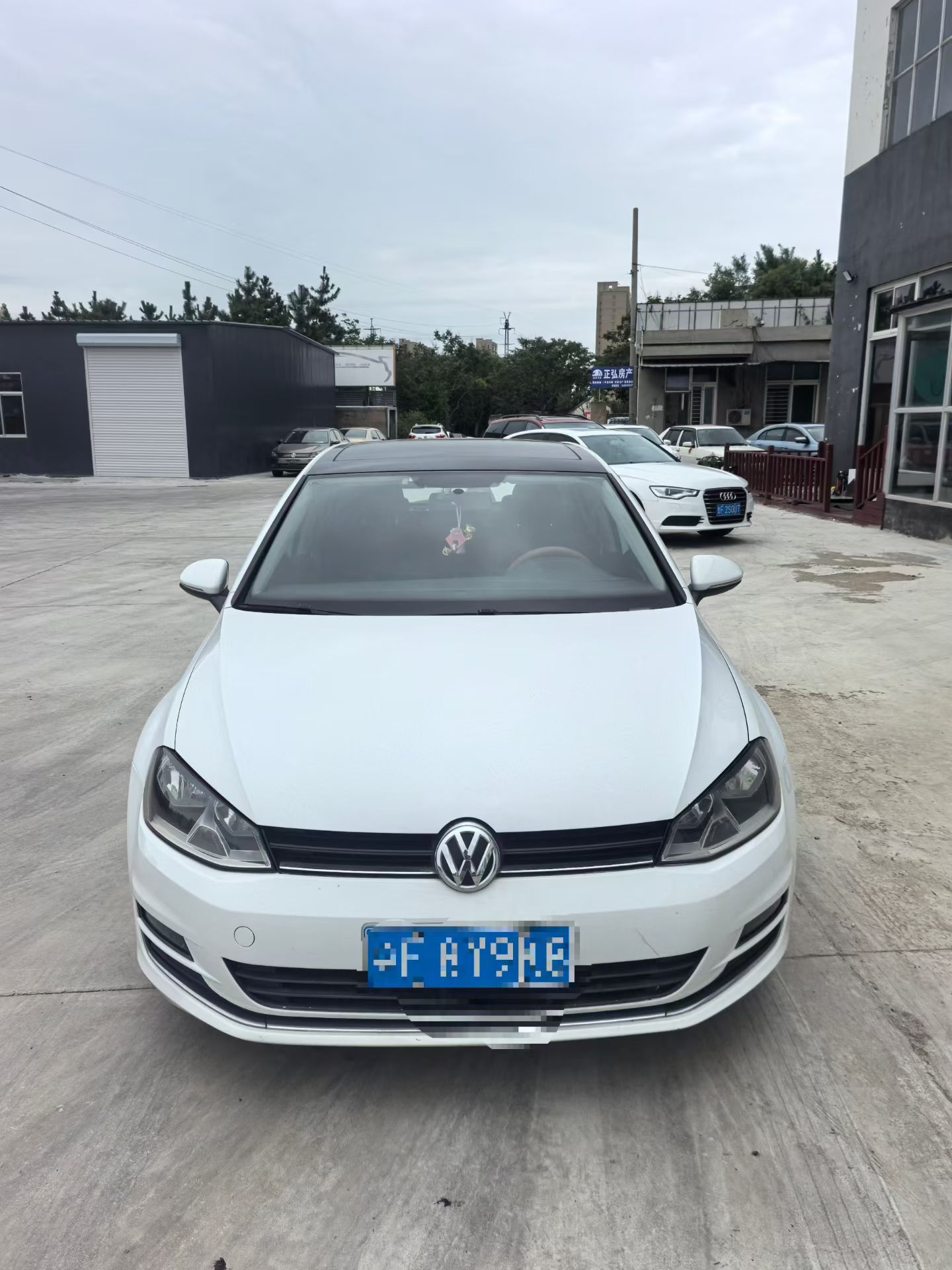 Volkswagen Golf 2014 car image #3
