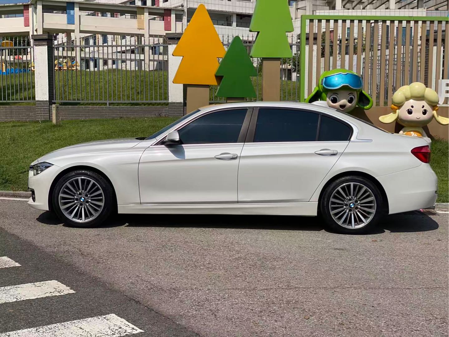 BMW 3 Series 2019 #6 BMW 3 Series 2019 car image #6