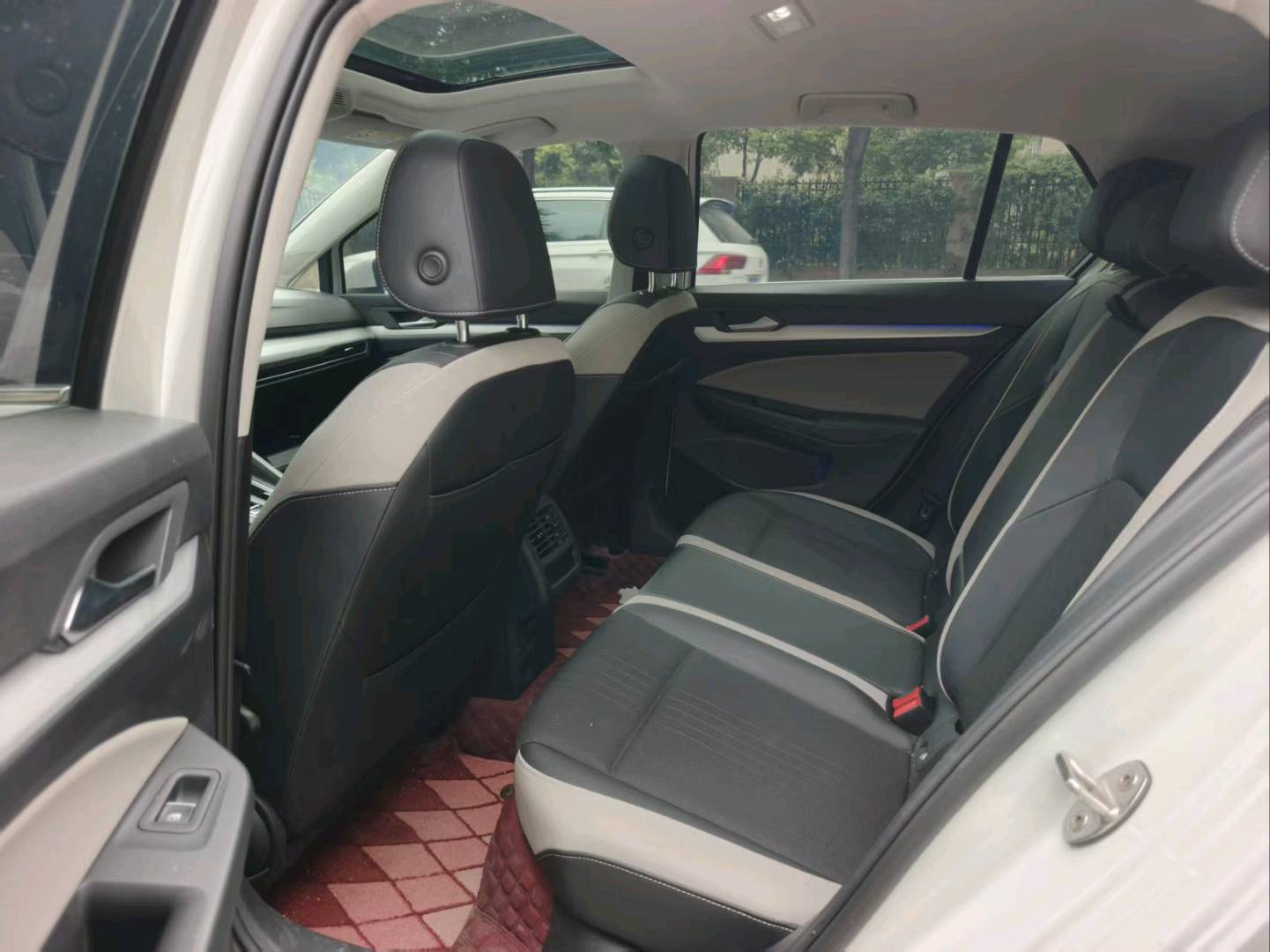 Volkswagen Golf 2022 car image #5