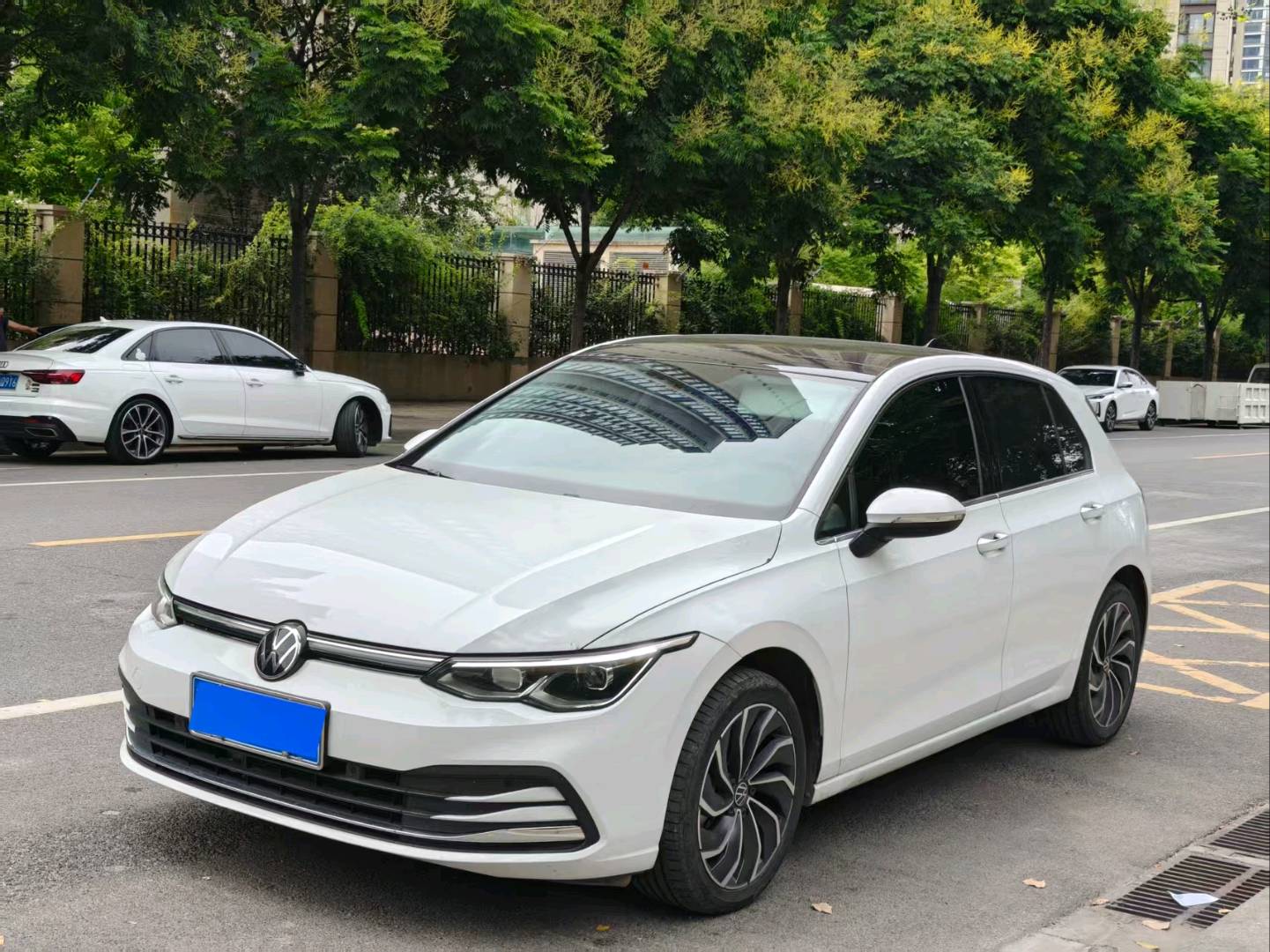 Volkswagen Golf 2022 car image #2