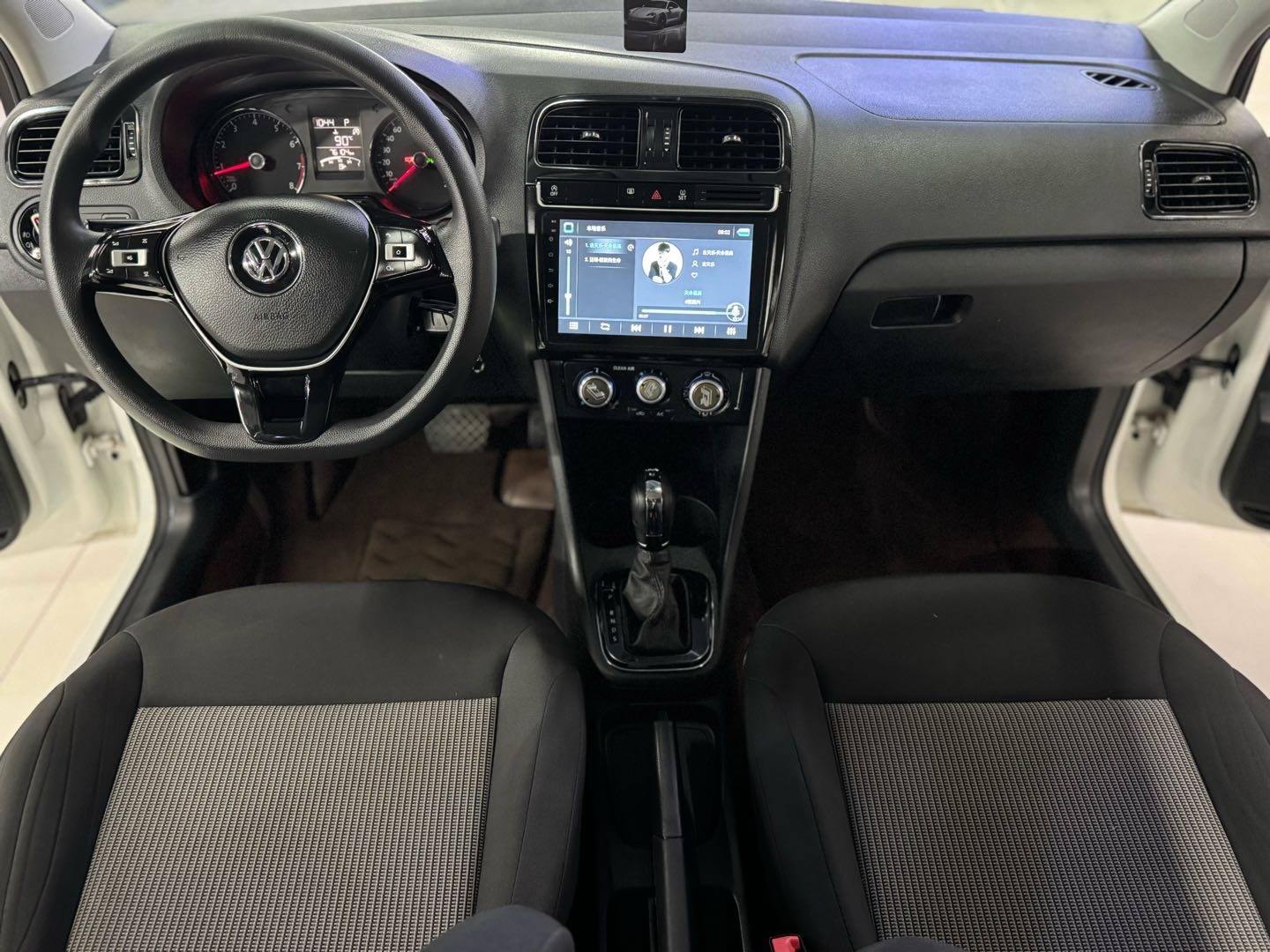 Volkswagen Polo 2018 car image #7