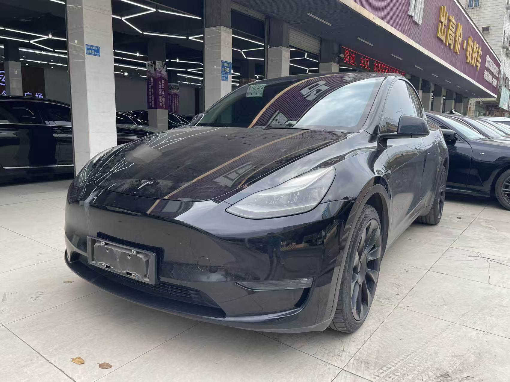 Tesla Model Y 2021 car image #2