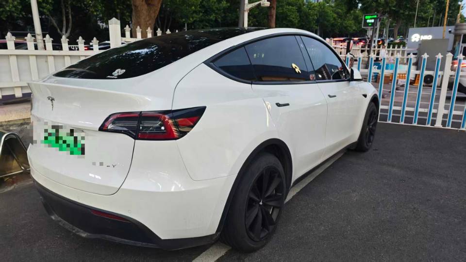 Tesla Model Y 2021 #5 Tesla Model Y 2021 car image #5