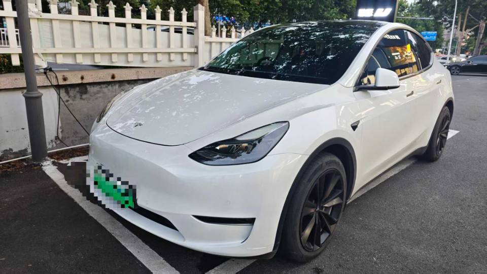 Tesla Model Y 2021 #2 Tesla Model Y 2021 car image #2