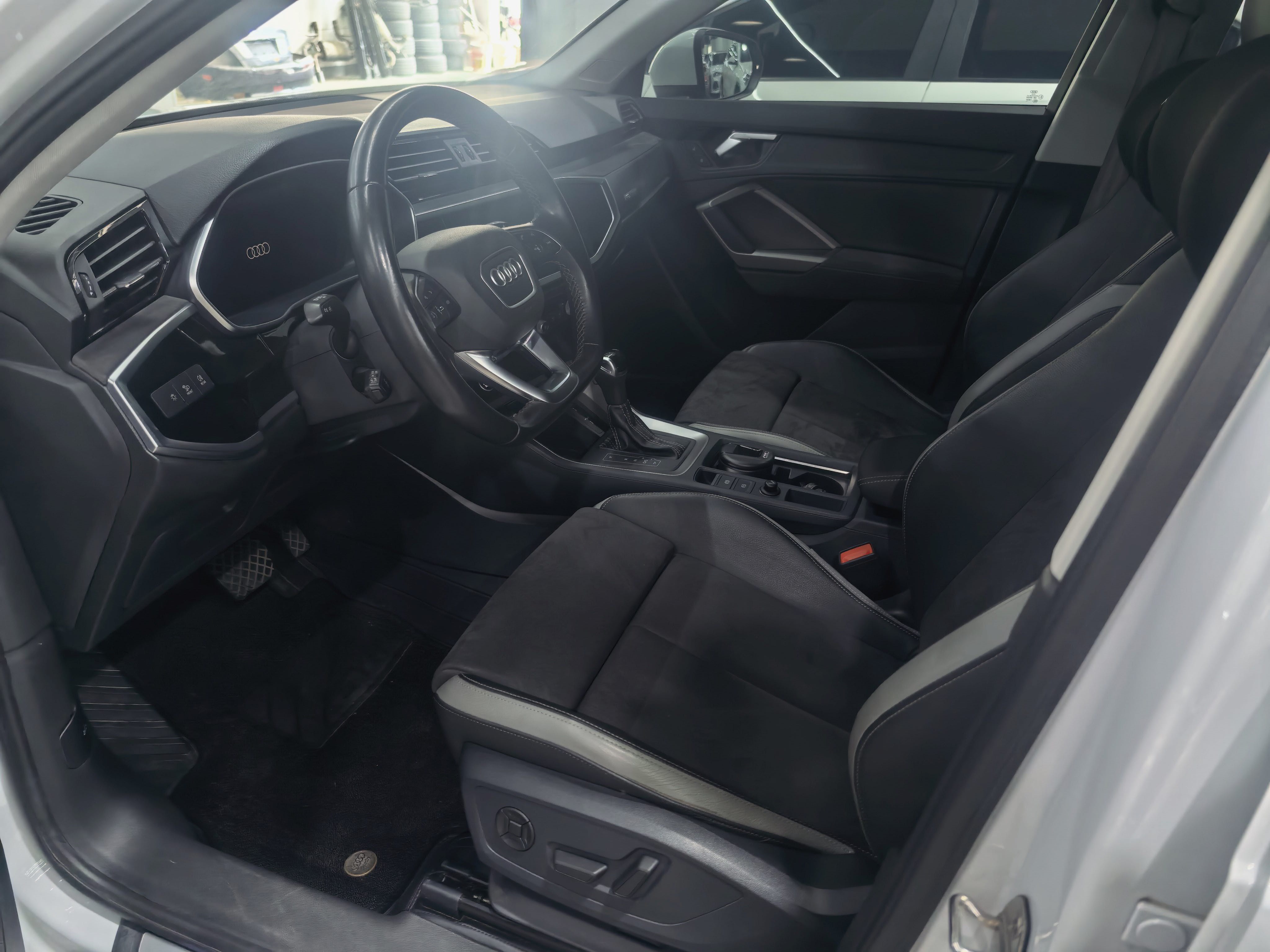 Audi Q3 2022 car image #8