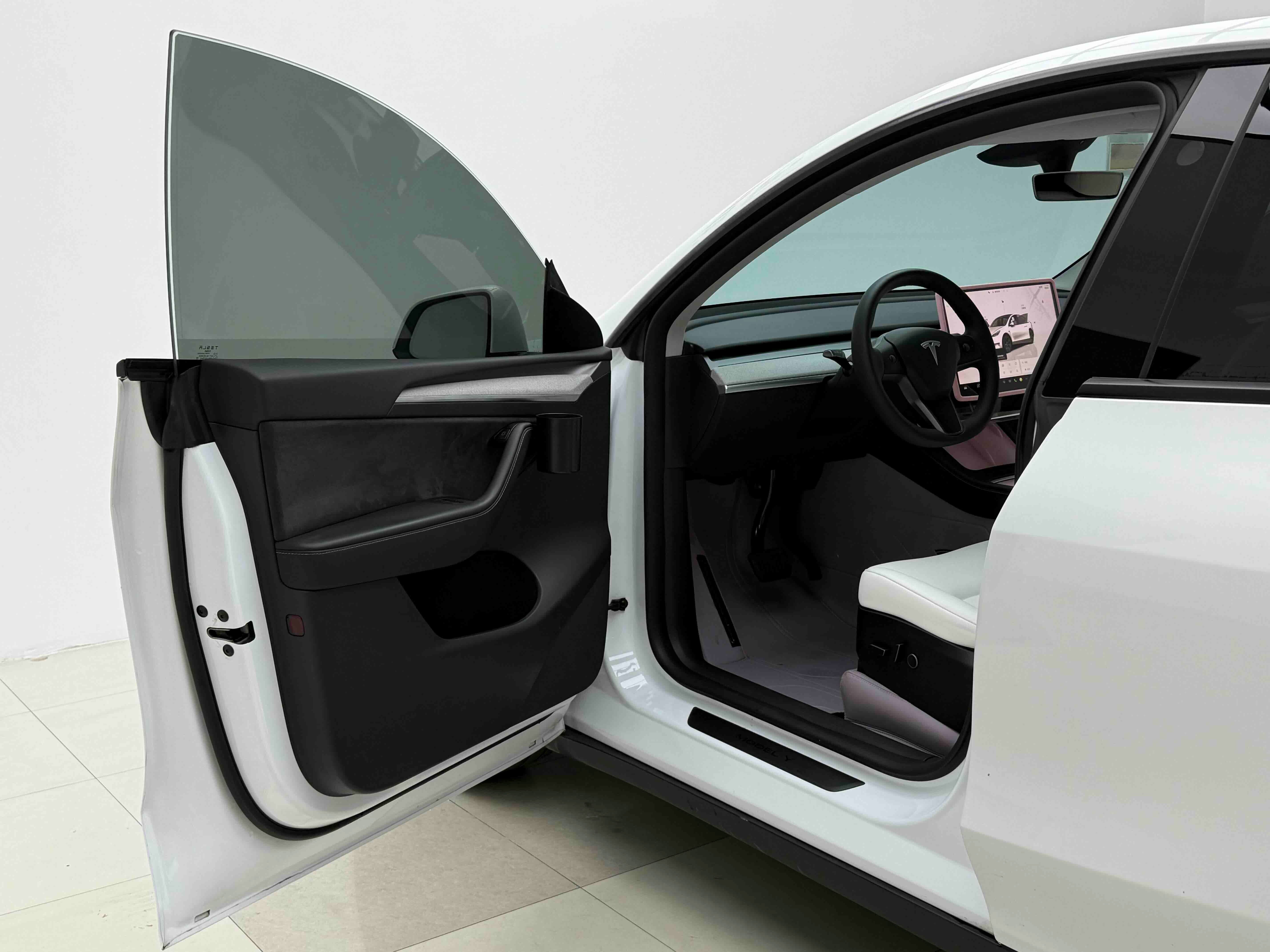 Tesla Model Y 2024 #6 Tesla Model Y 2024 car image #6