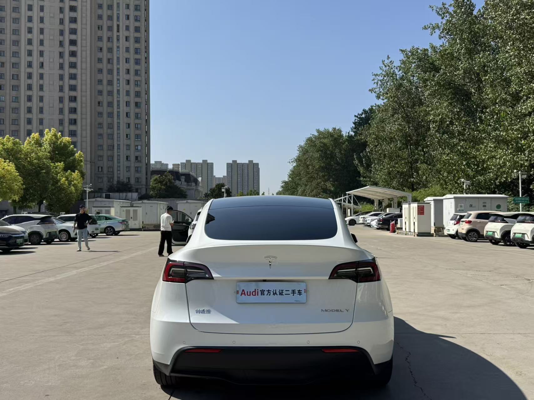 Tesla Model Y 2022 car image #7
