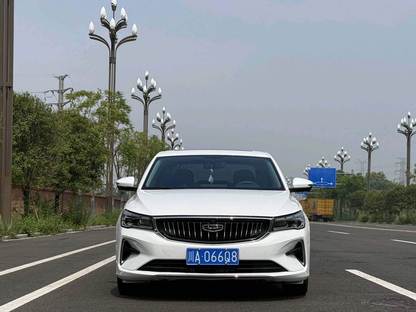 GEELY Emgrand 2022 car image #4