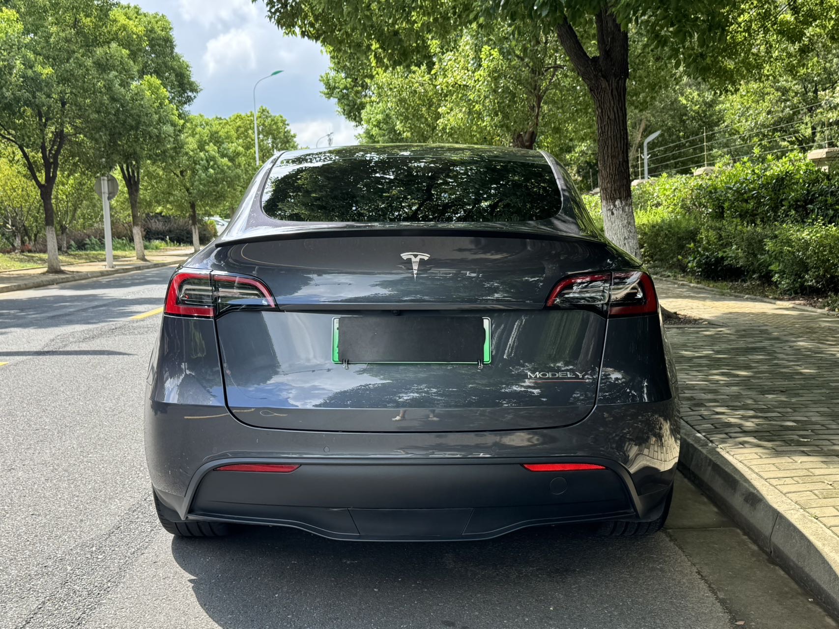 Tesla Model Y 2023 car image #8