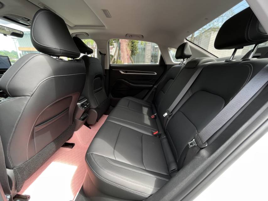 GEELY Emgrand 2025 #5 GEELY Emgrand 2025 car image #5