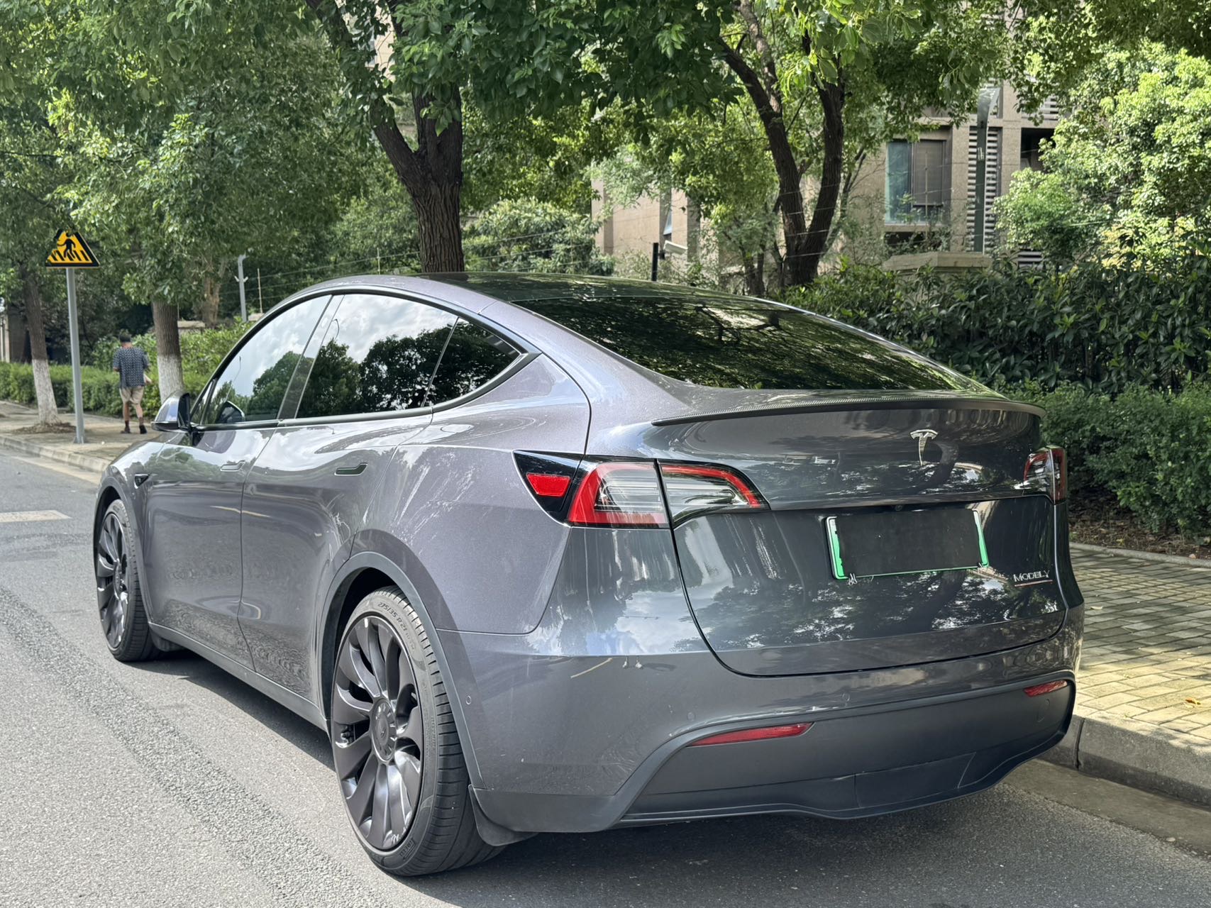 Tesla Model Y 2023 car image #7