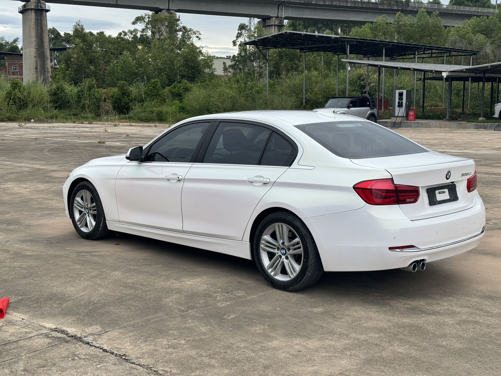 BMW 3 Series 2017 car image #8