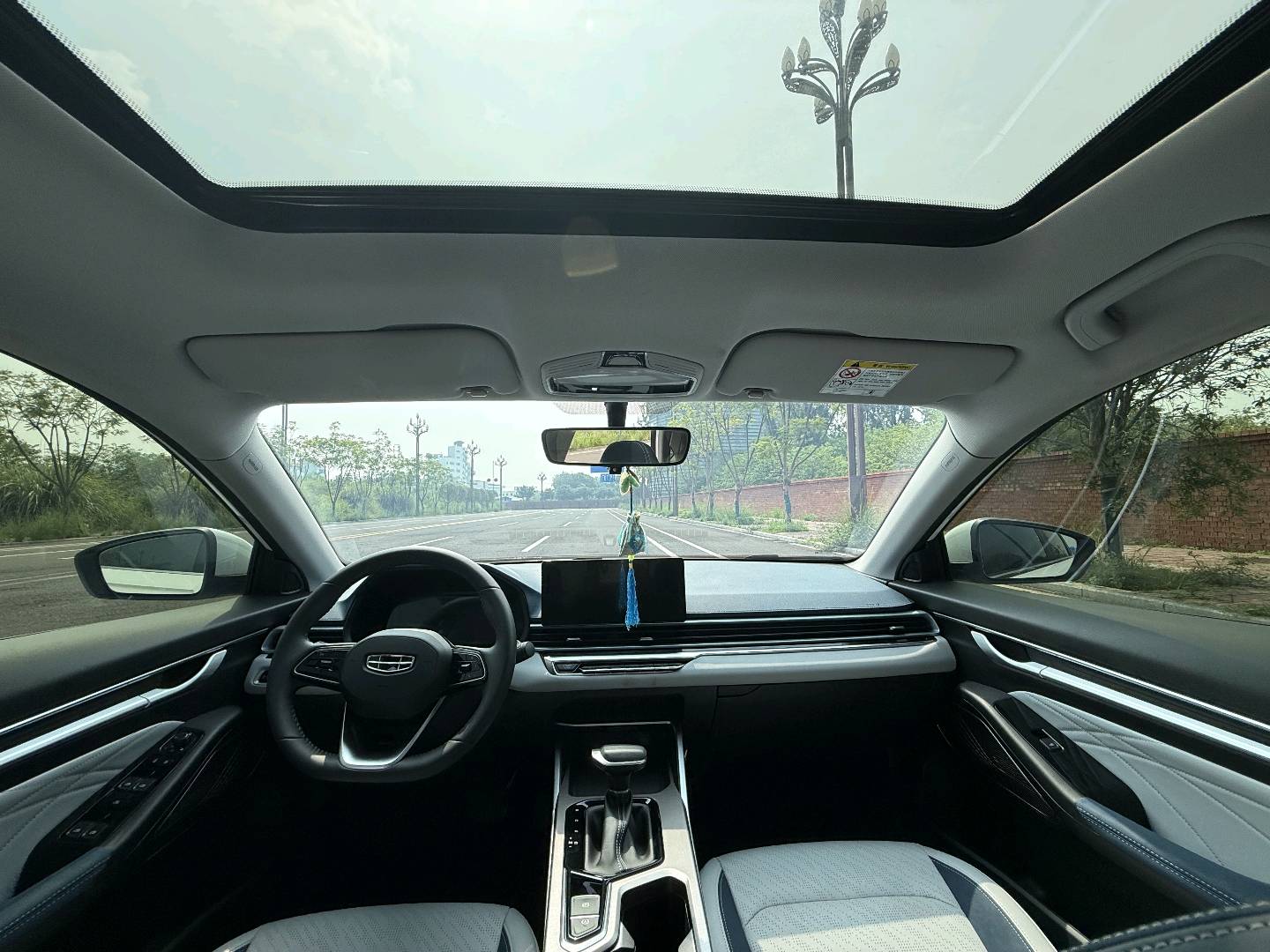 GEELY Emgrand 2022 car image #11