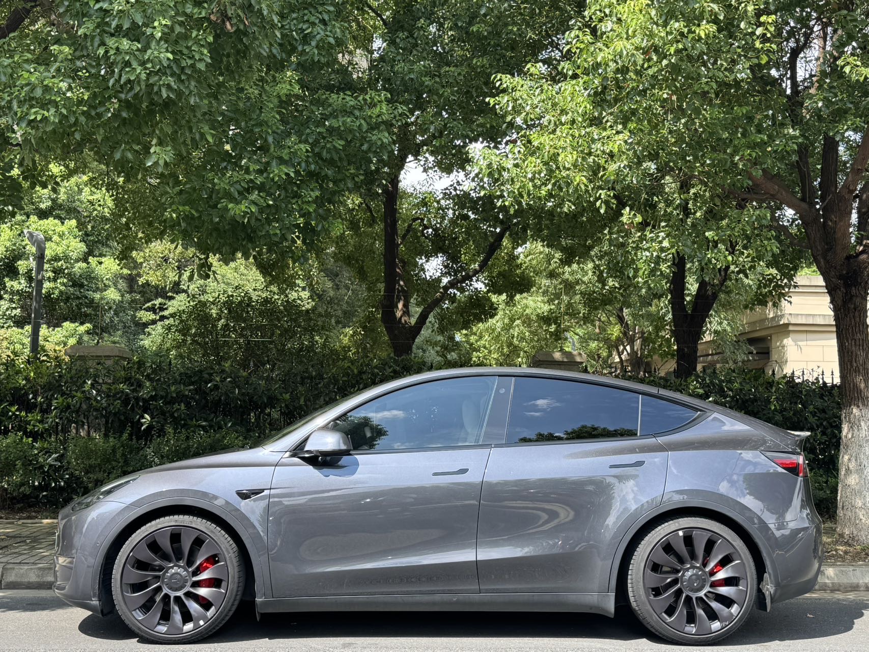 Tesla Model Y 2023 car image #6