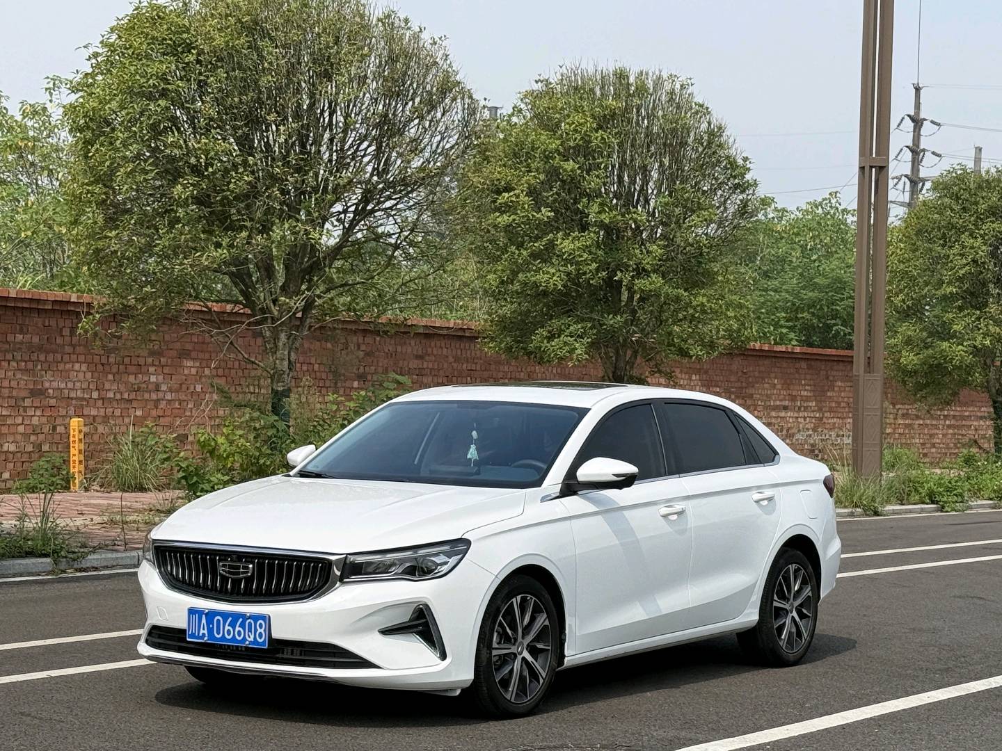GEELY Emgrand 2022 car image #2